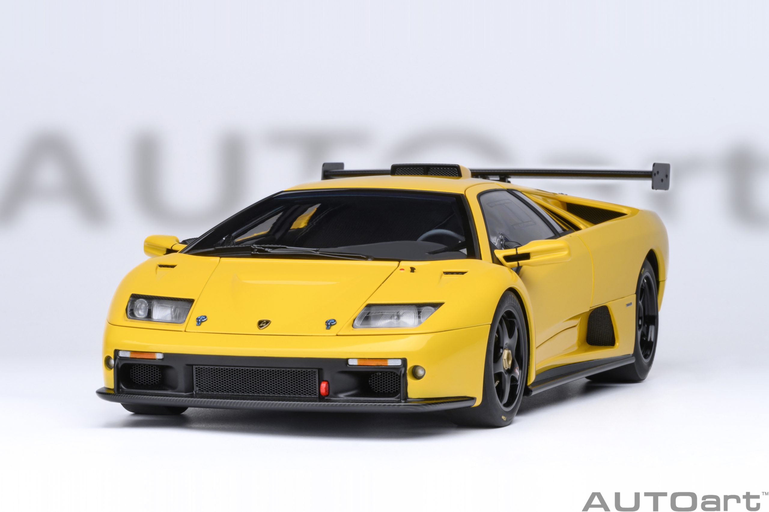 AUTOart Lamborghini Diablo GTR 1999 1:18 - Superfly Yellow - Image 19