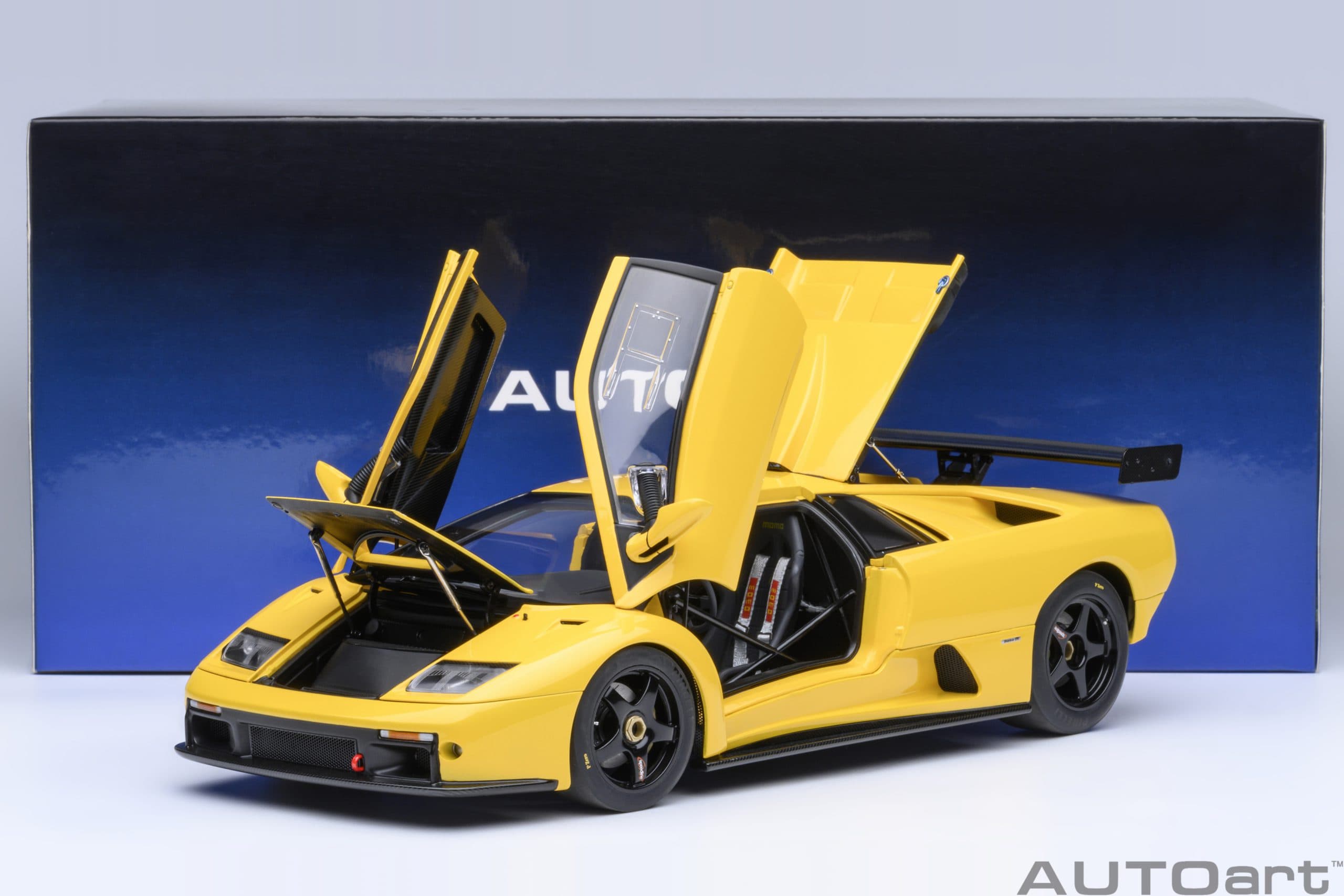 AUTOart Lamborghini Diablo GTR 1999 1:18 - Superfly Yellow - Image 21