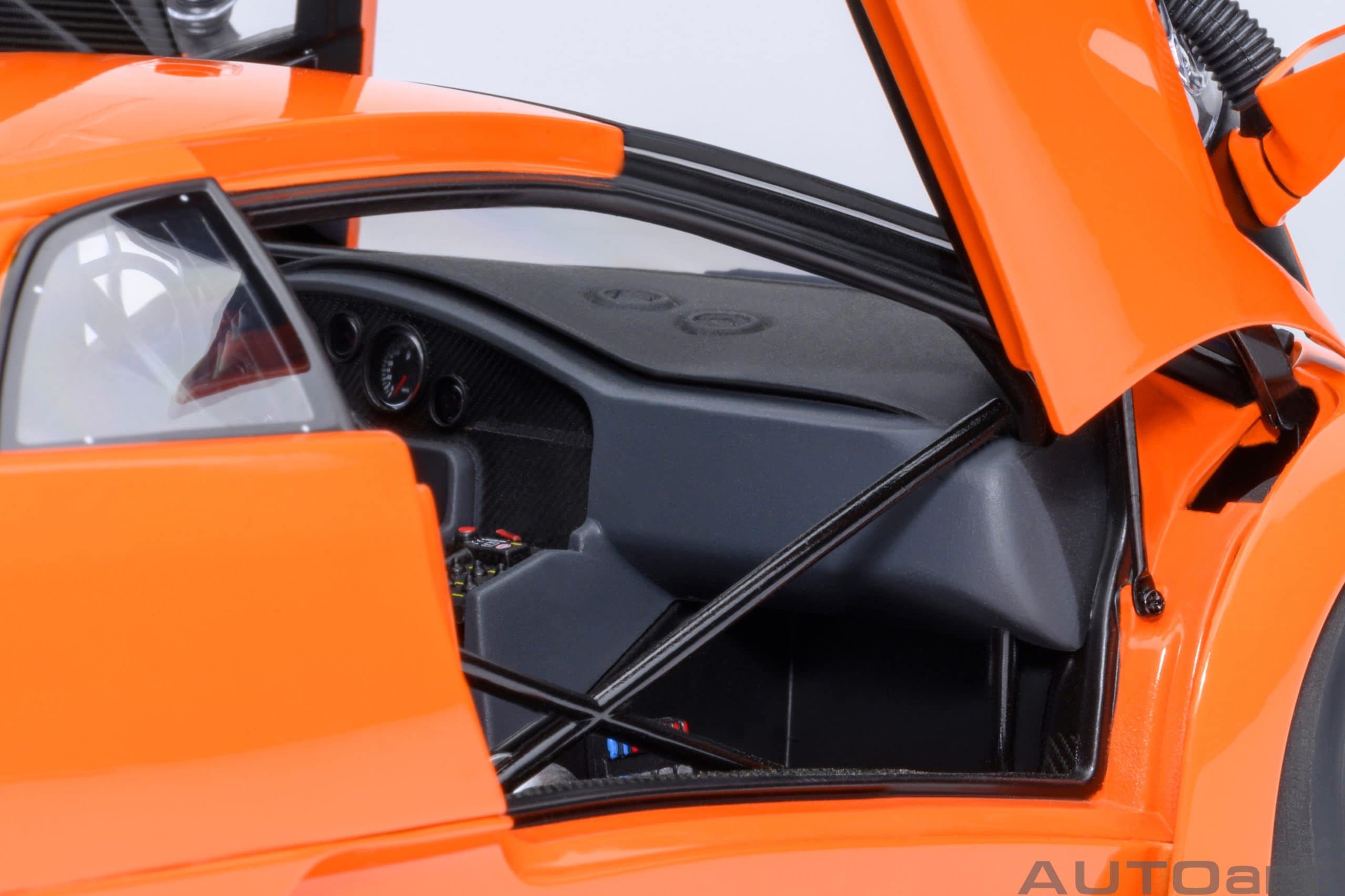 AUTOart Lamborghini Diablo GTR 1999 1:18 - Ishtar Orange - Image 10