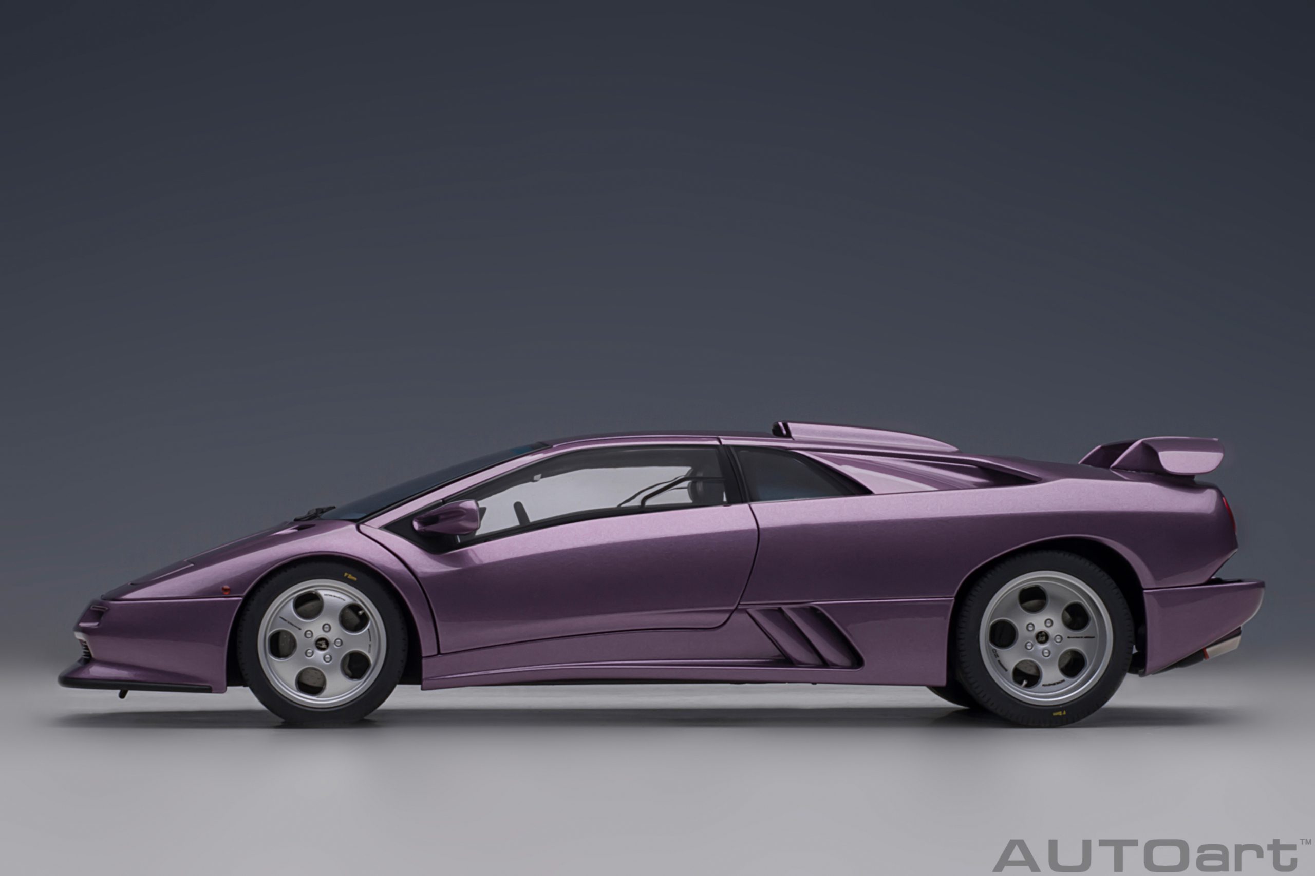 AUTOart ランボルギーニ ディアブロ SE30 Jota 1995 1:18 - SE30
