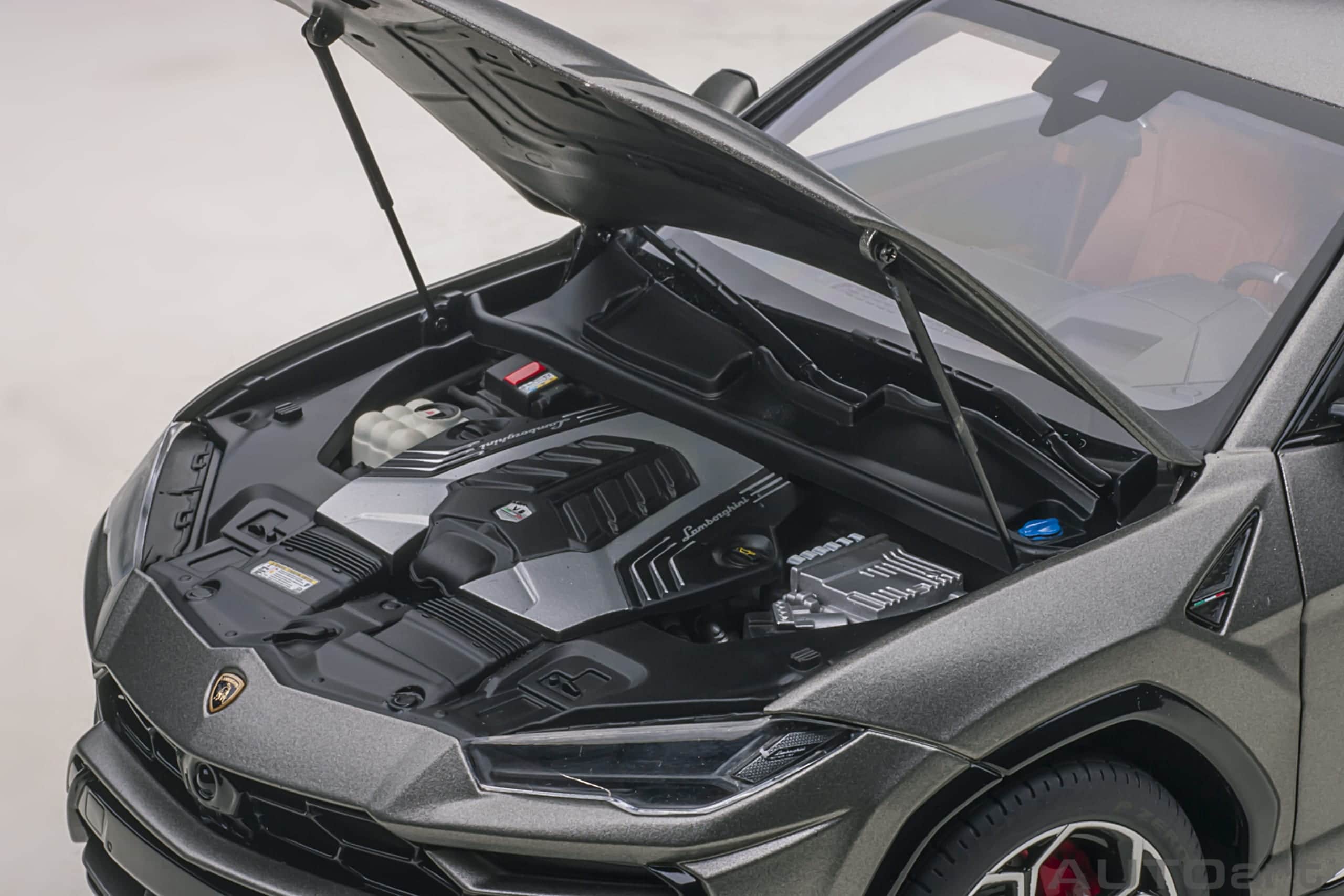 AUTOart Lamborghini Urus 2018 1:18 - Matt Grey - Image 11