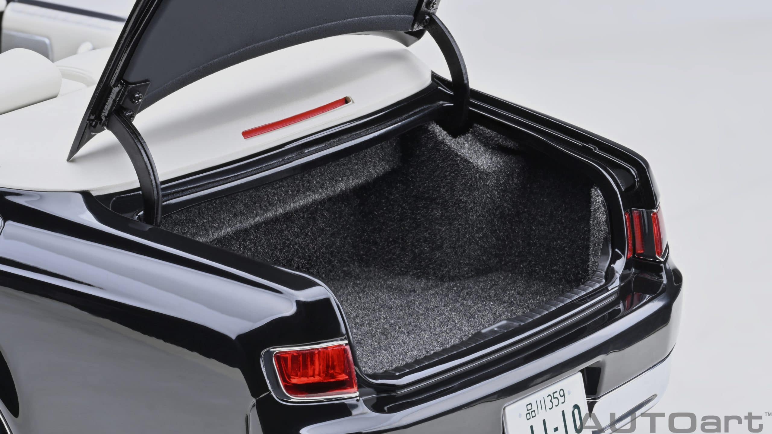 AUTOart Toyota Century Open Car 2019 1:18 - Black - Image 10
