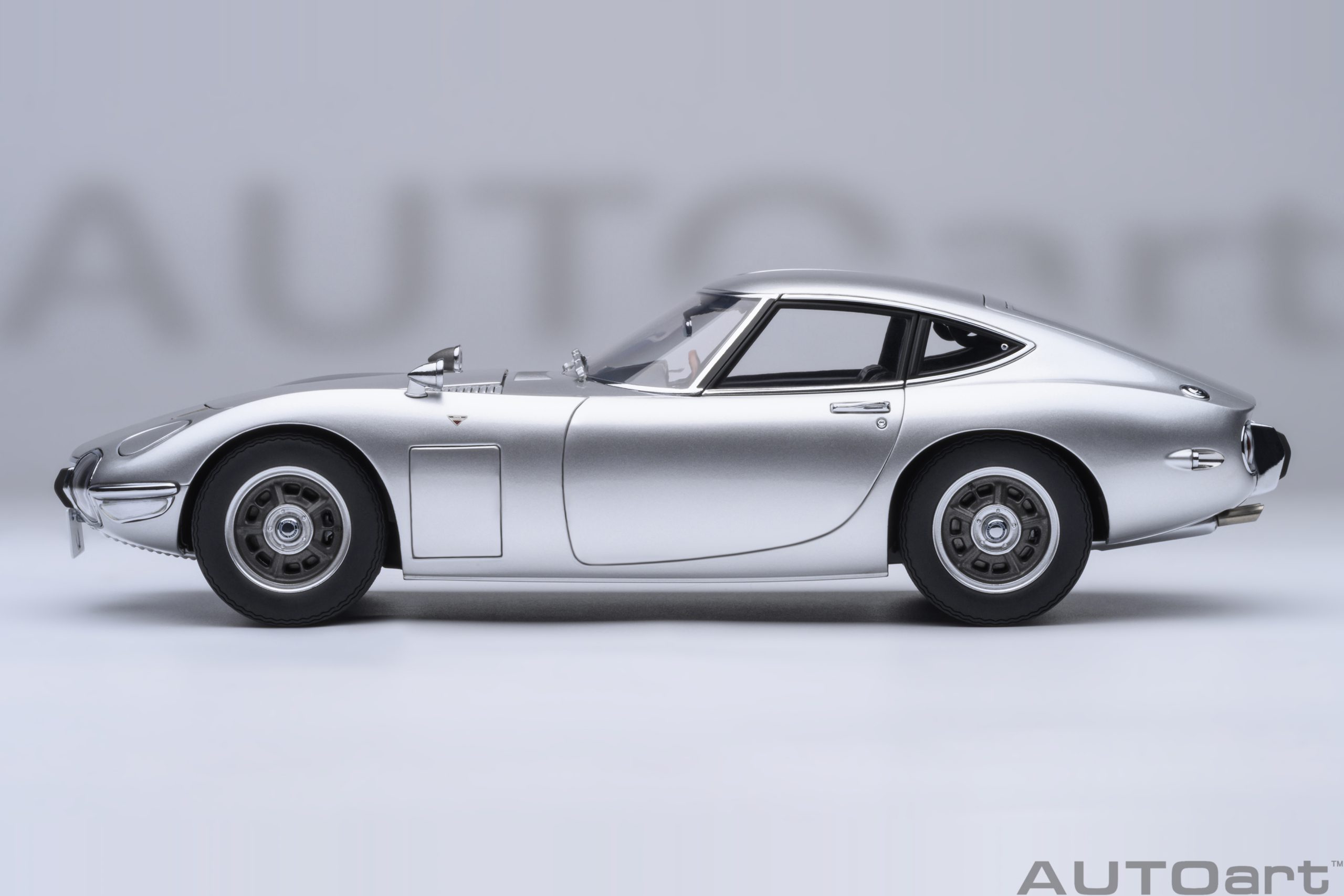 AUTOart トヨタ 2000GT 1967 1:18 - シルバー - modelcars24