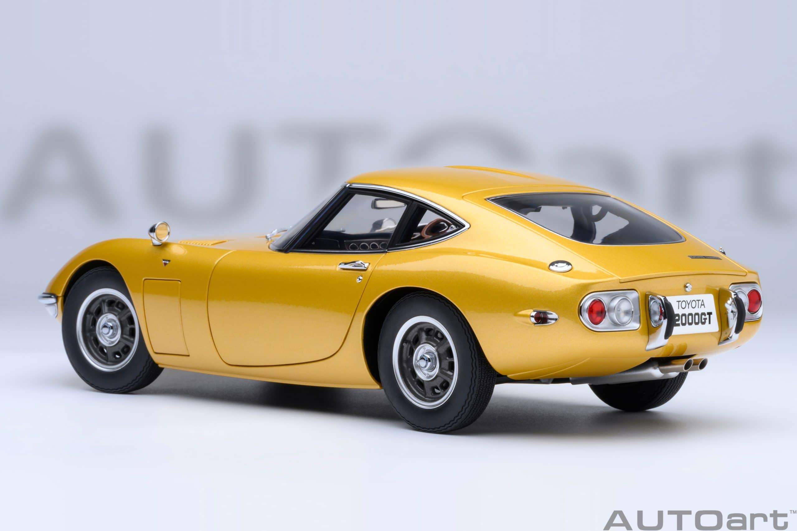 AUTOart トヨタ 2000GT 1967 1:18 - ゴールド - modelcars24