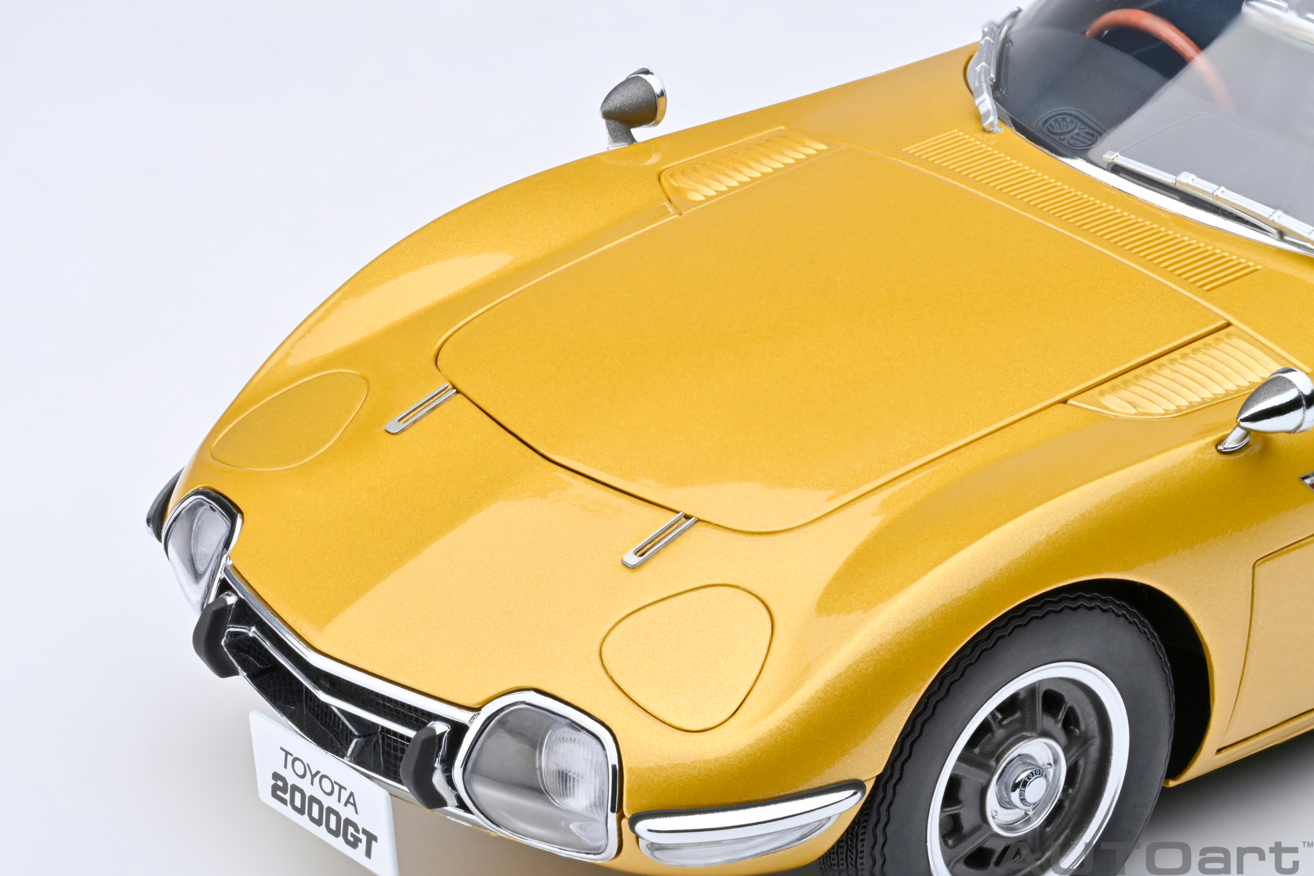 AUTOart トヨタ 2000GT 1967 1:18 - ゴールド - modelcars24