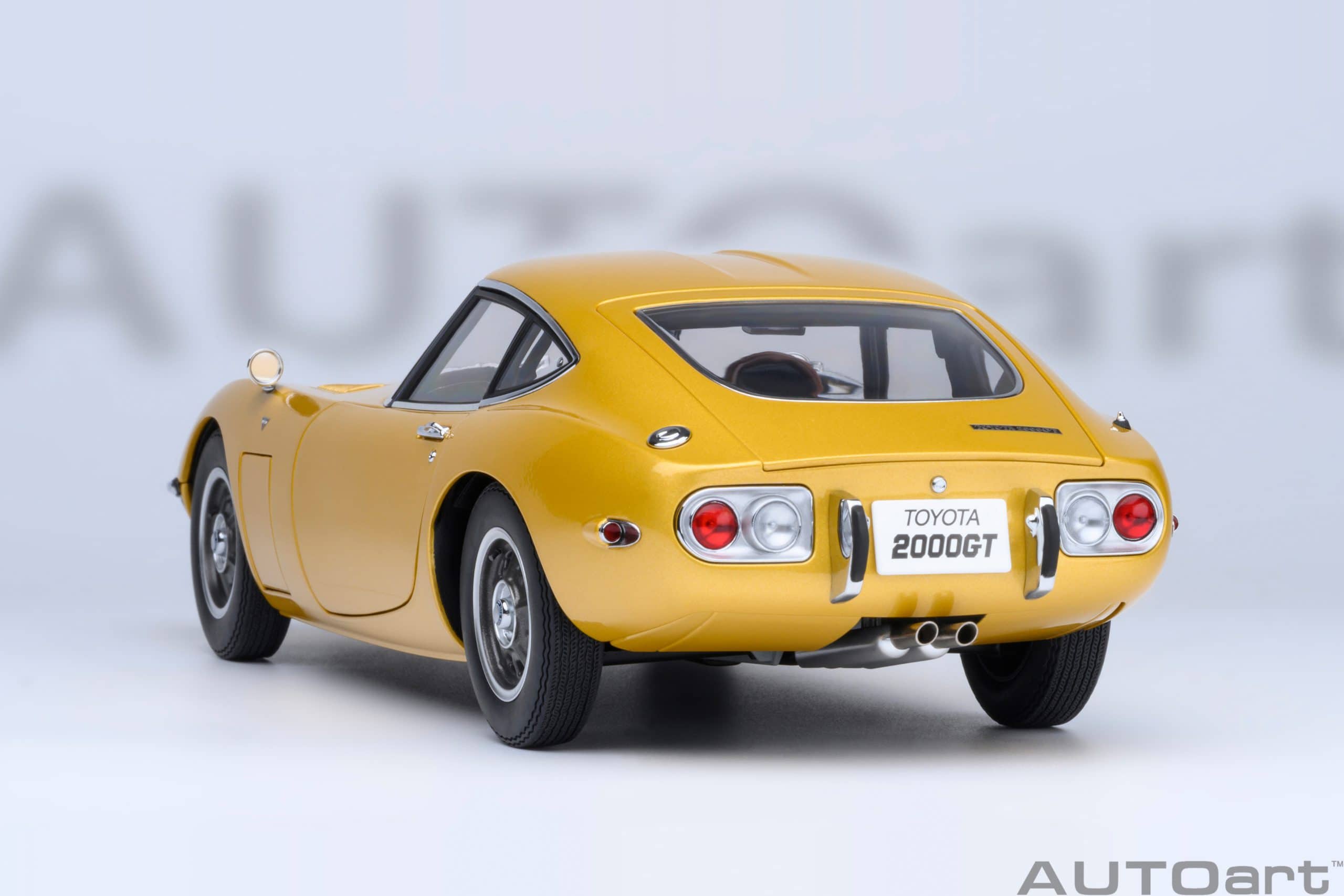 AUTOart Toyota 2000GT 1967 1:18 - Gold - Image 25