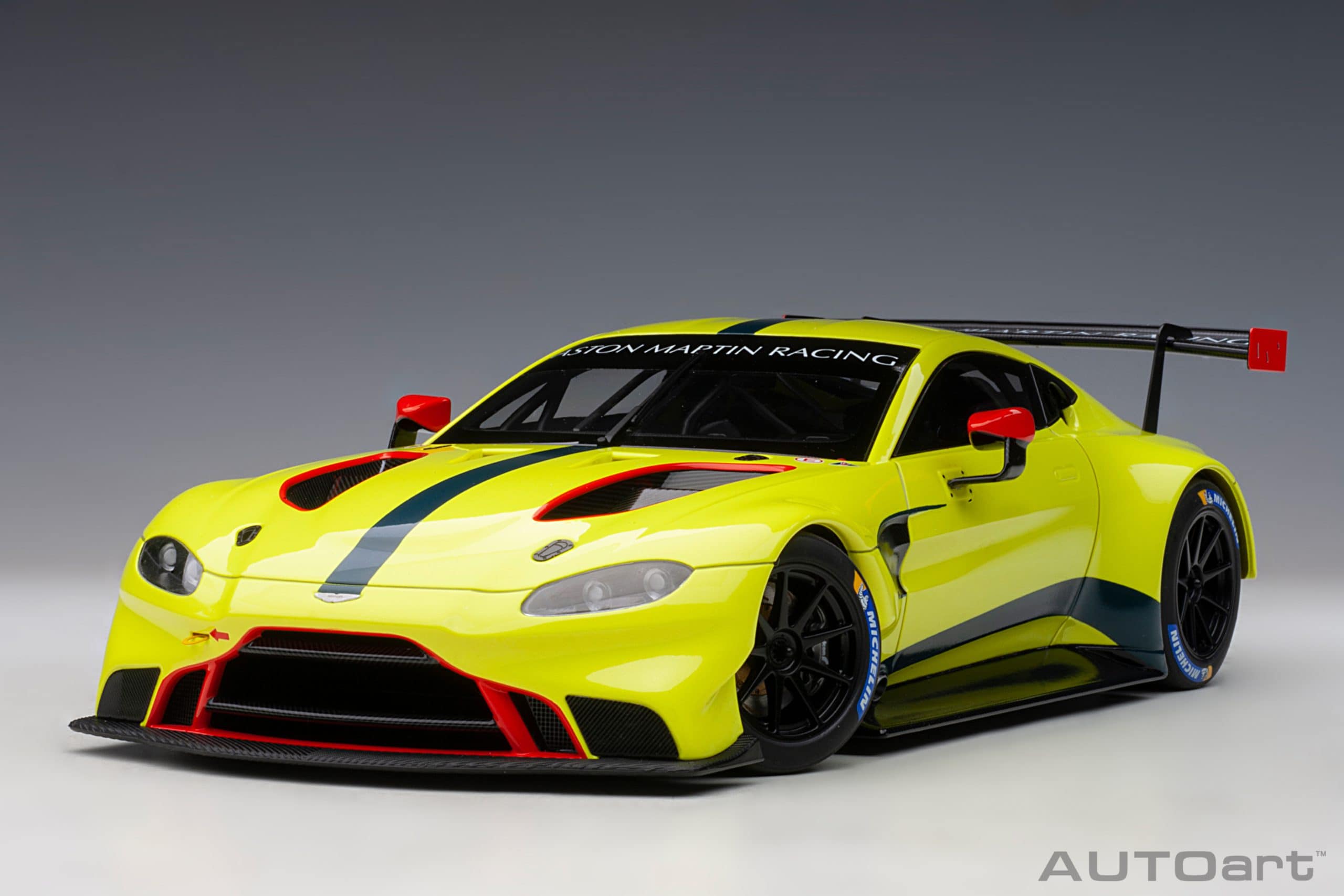 AUTOart Aston Martin Vantage GTE Le Mans Pro 2018 Presentation Car 1:18 - Immagine 9