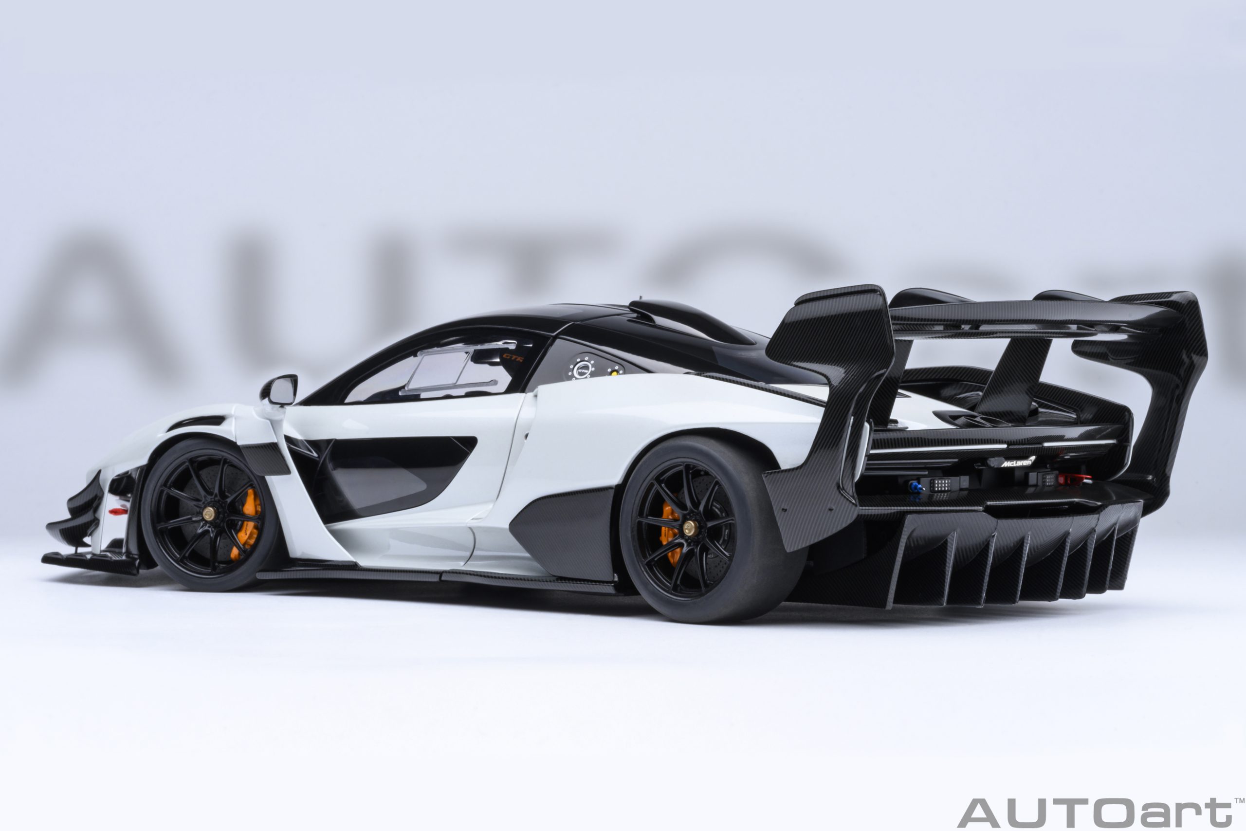 AUTOart McLaren Senna GTR 2019 1:18 - Silica White – Bild 2