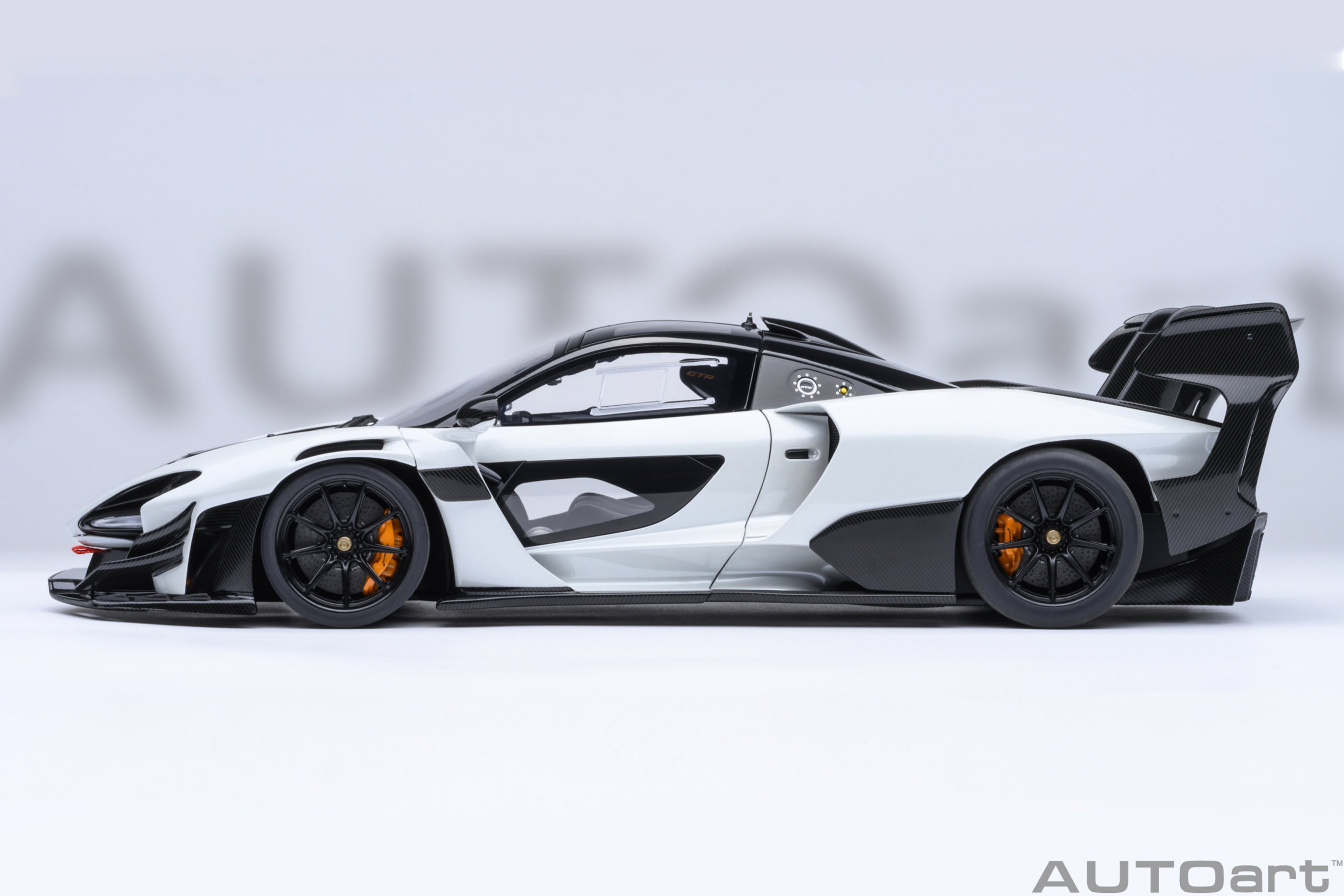AUTOart McLaren Senna GTR 2019 1:18 - Silica White – Bild 3