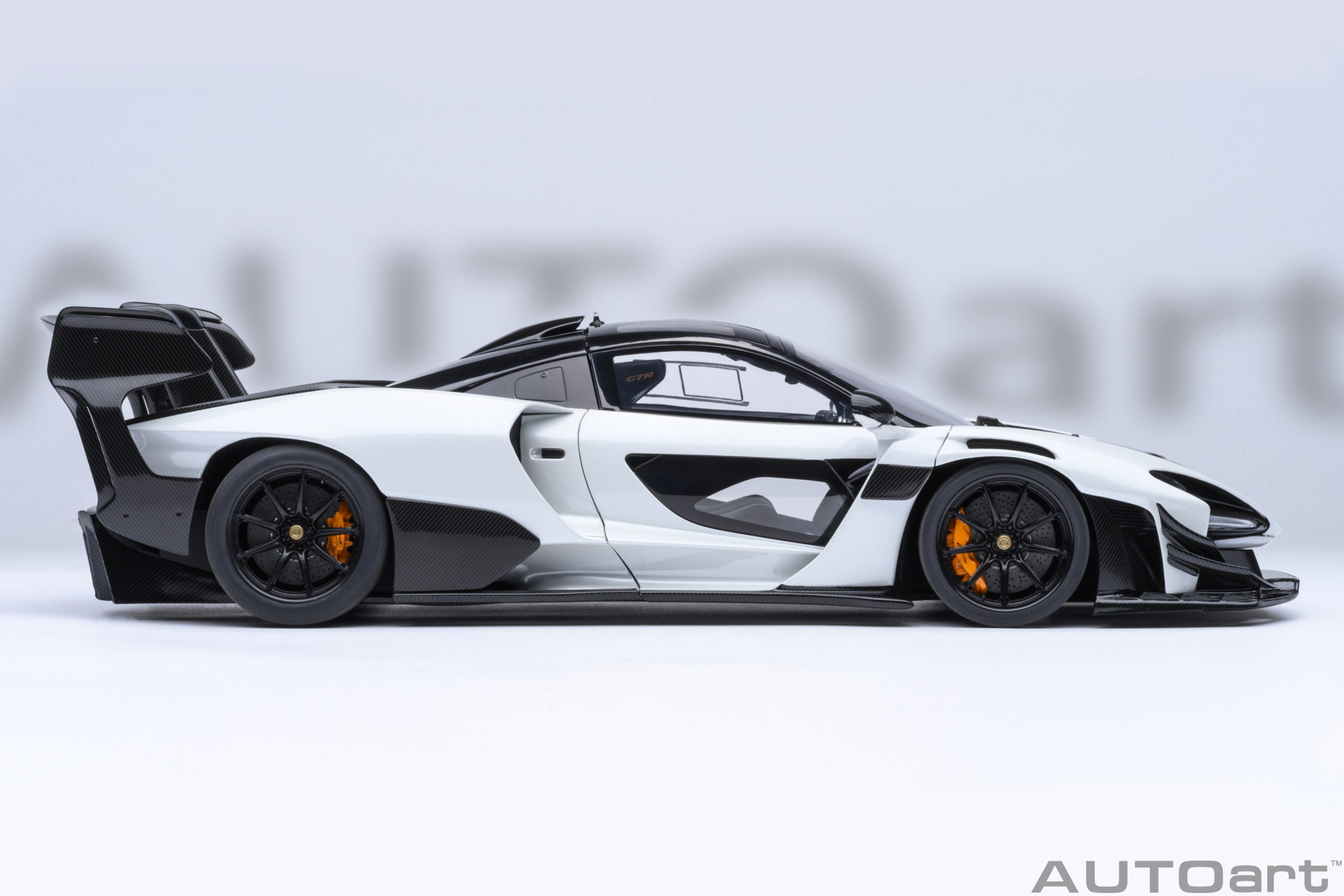 AUTOart McLaren Senna GTR 2019 1:18 - Silica White – Bild 4