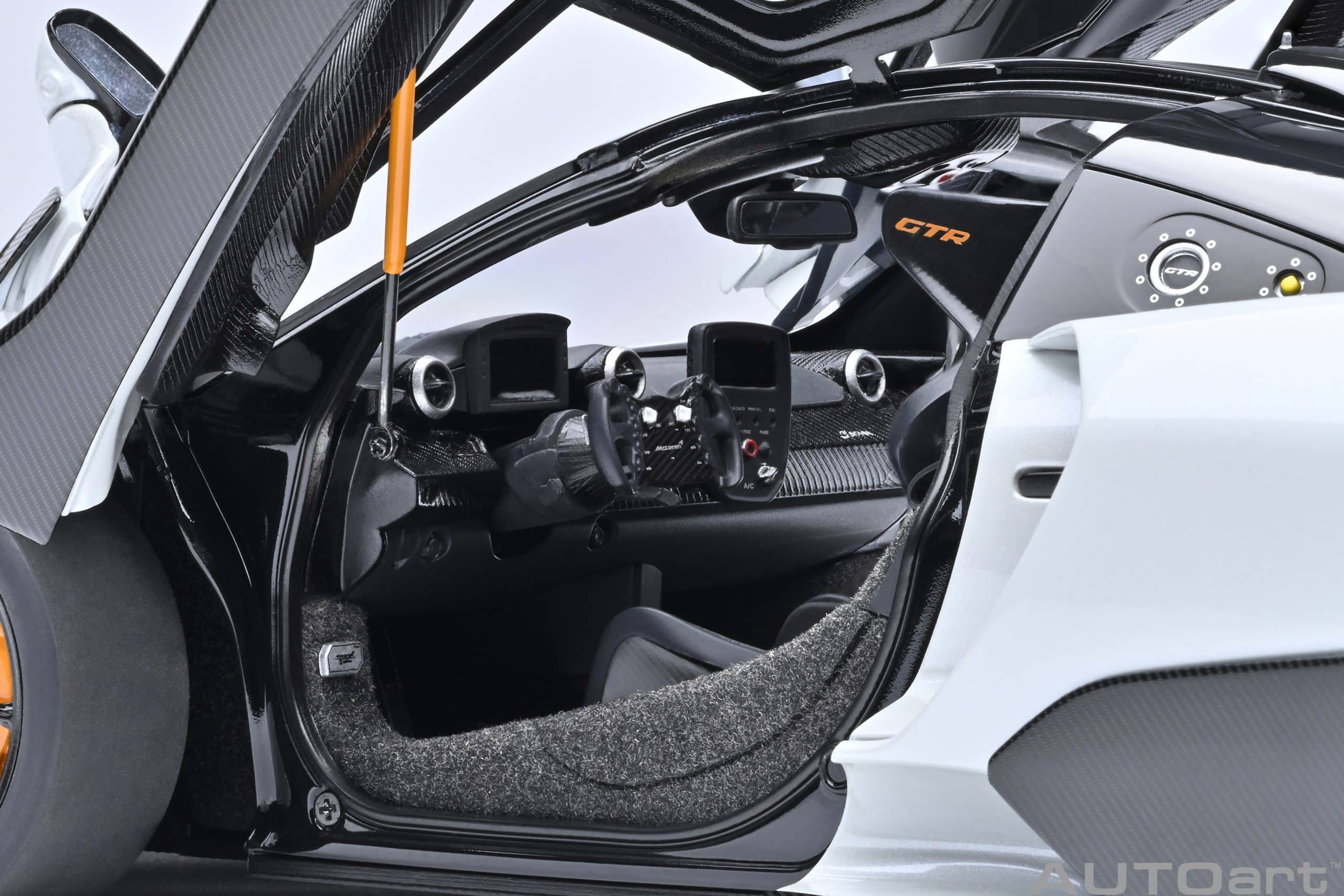 AUTOart McLaren Senna GTR 2019 1:18 - Silica White – Bild 9