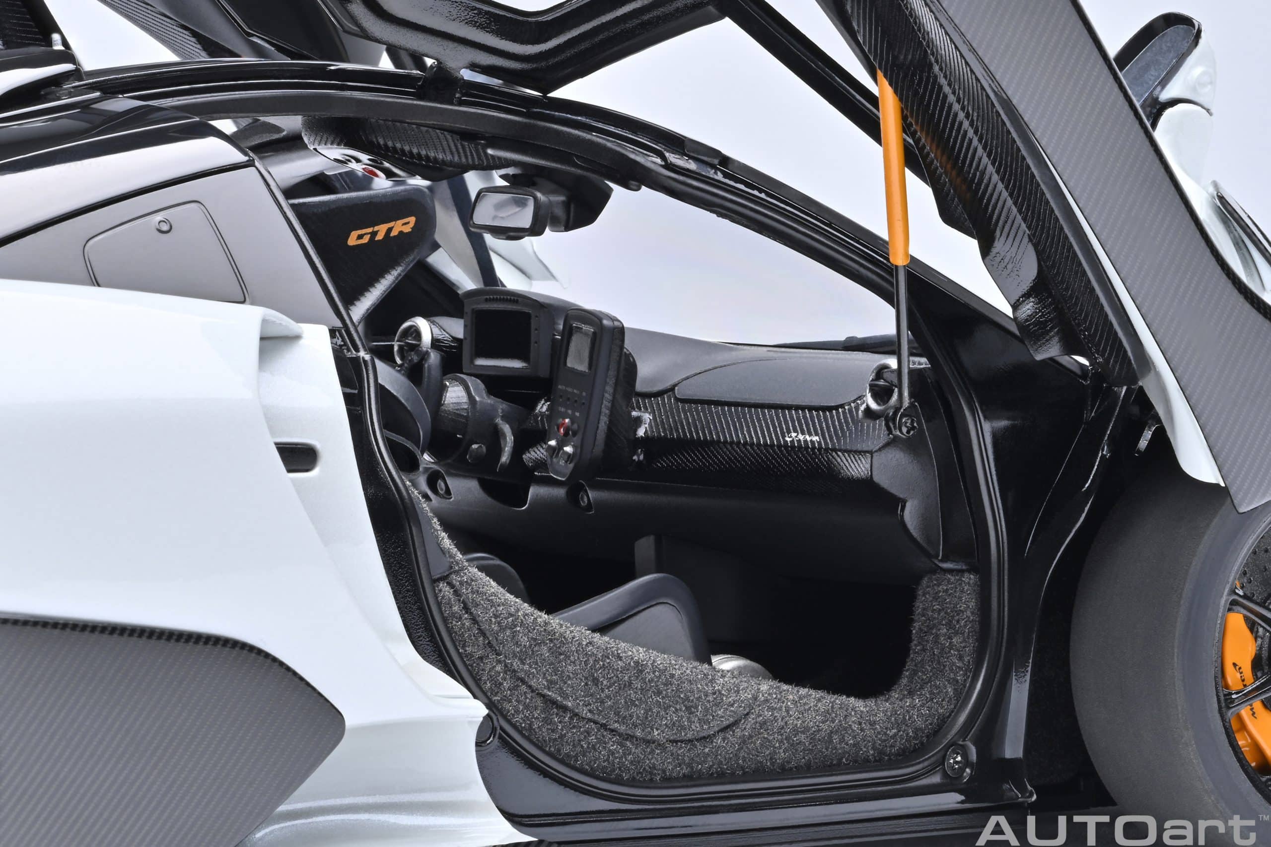 AUTOart McLaren Senna GTR 2019 1:18 - Silica White – Bild 10