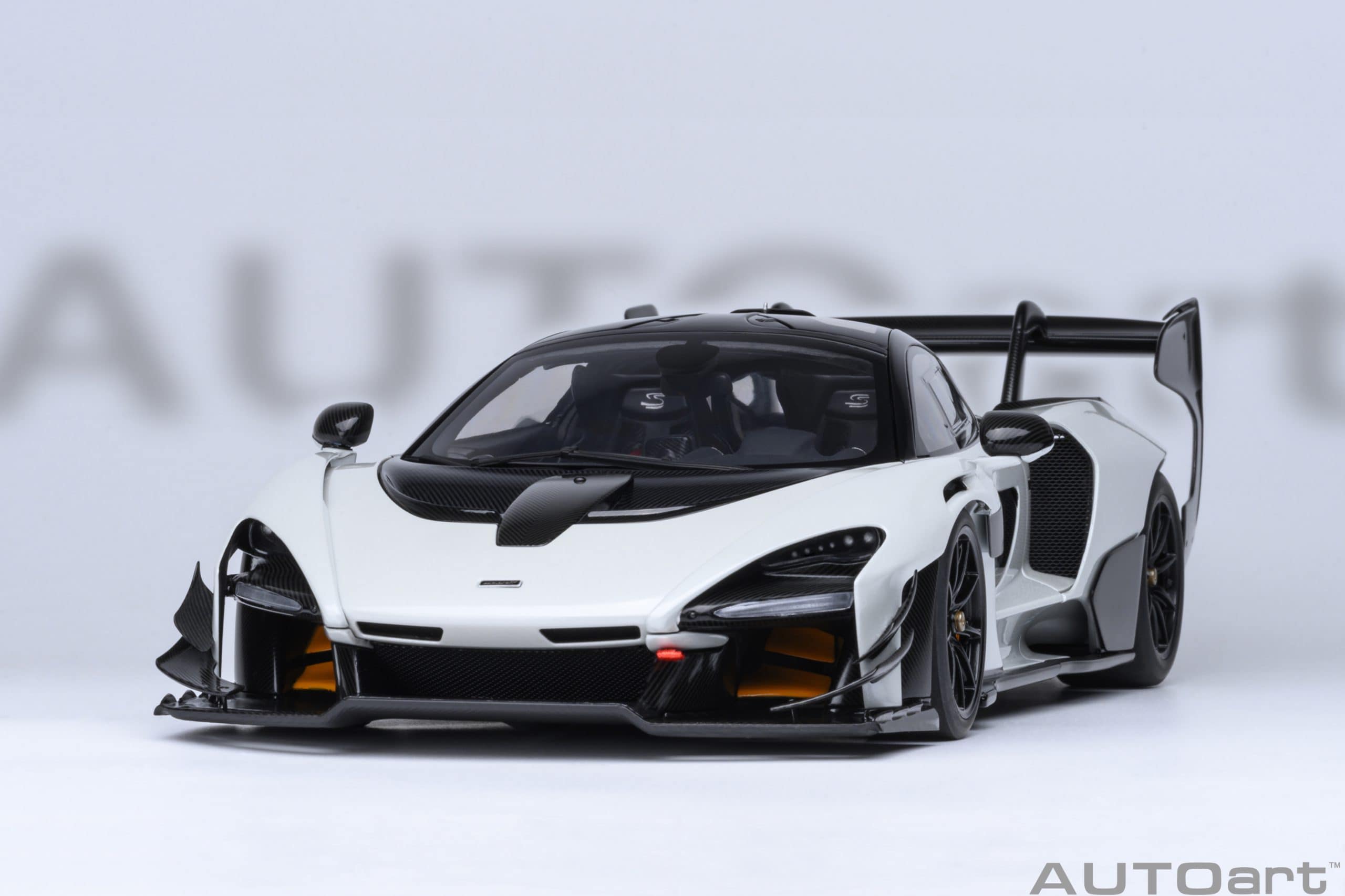 AUTOart McLaren Senna GTR 2019 1:18 - Silica White – Bild 16