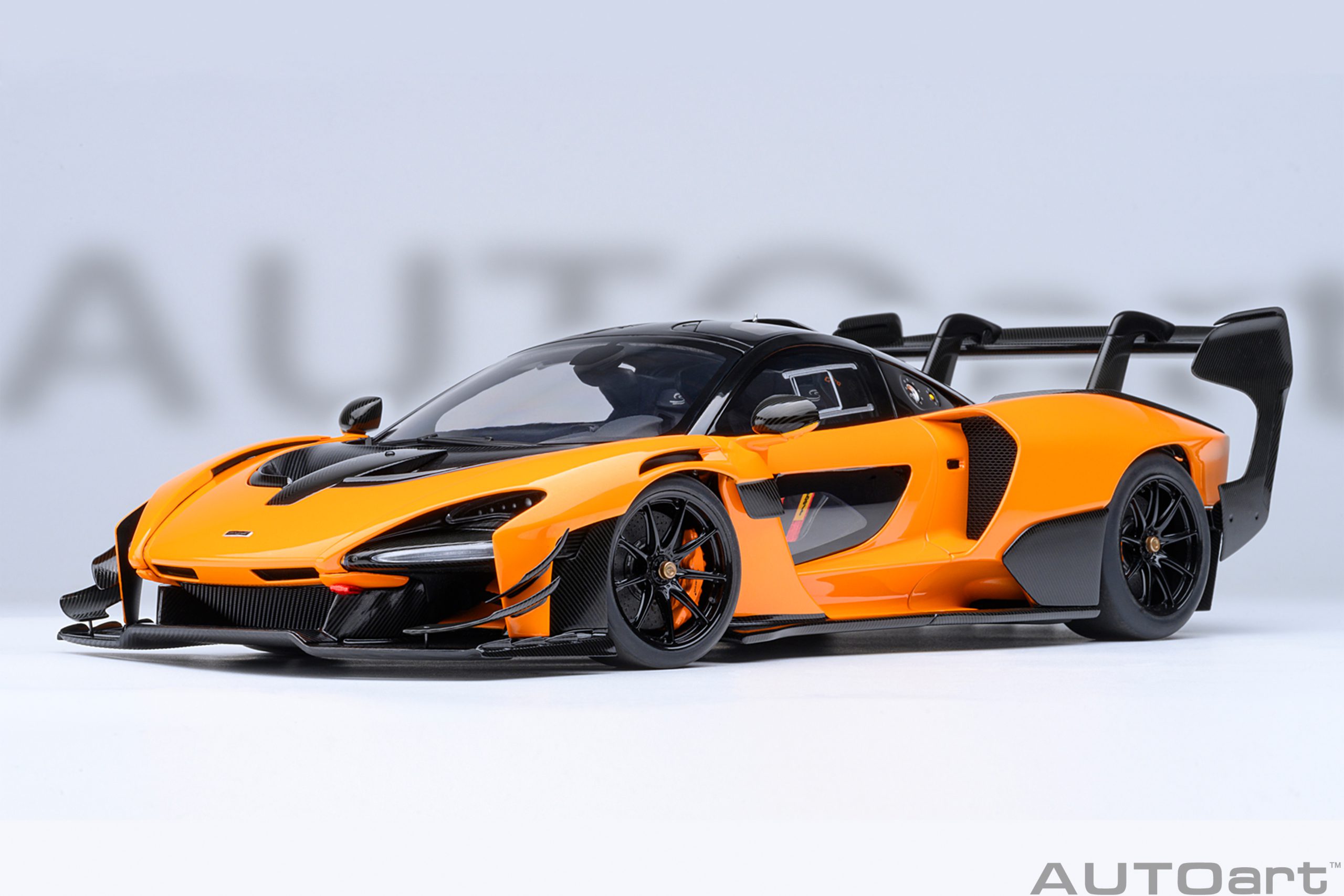 AUTOart マクラーレン セナ GTR 1:18 - オレンジ - modelcars24