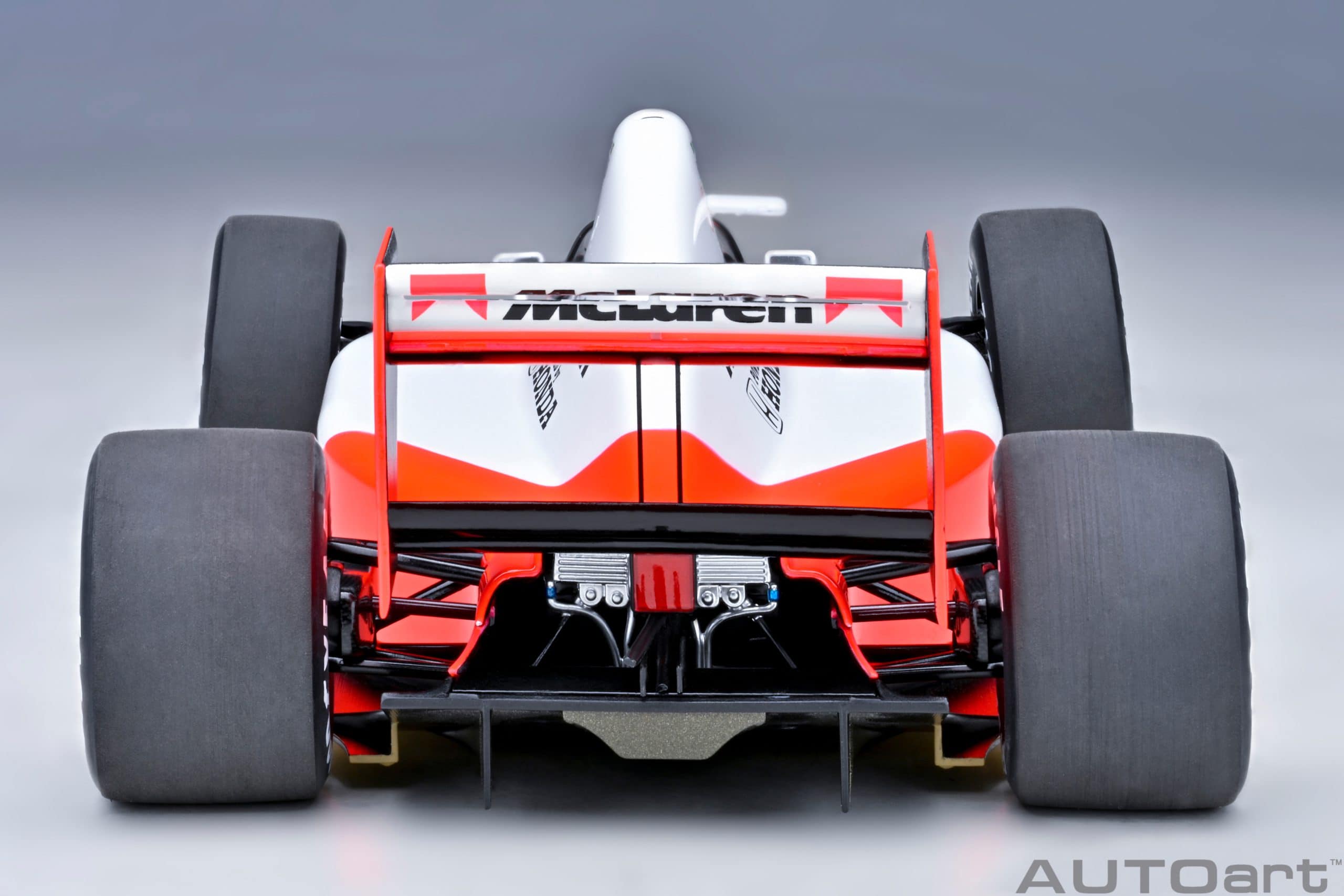 AUTOart McLaren Honda MP4/6 1991 A.Senna #1 (with McLaren Logo) 1:18 - Image 6
