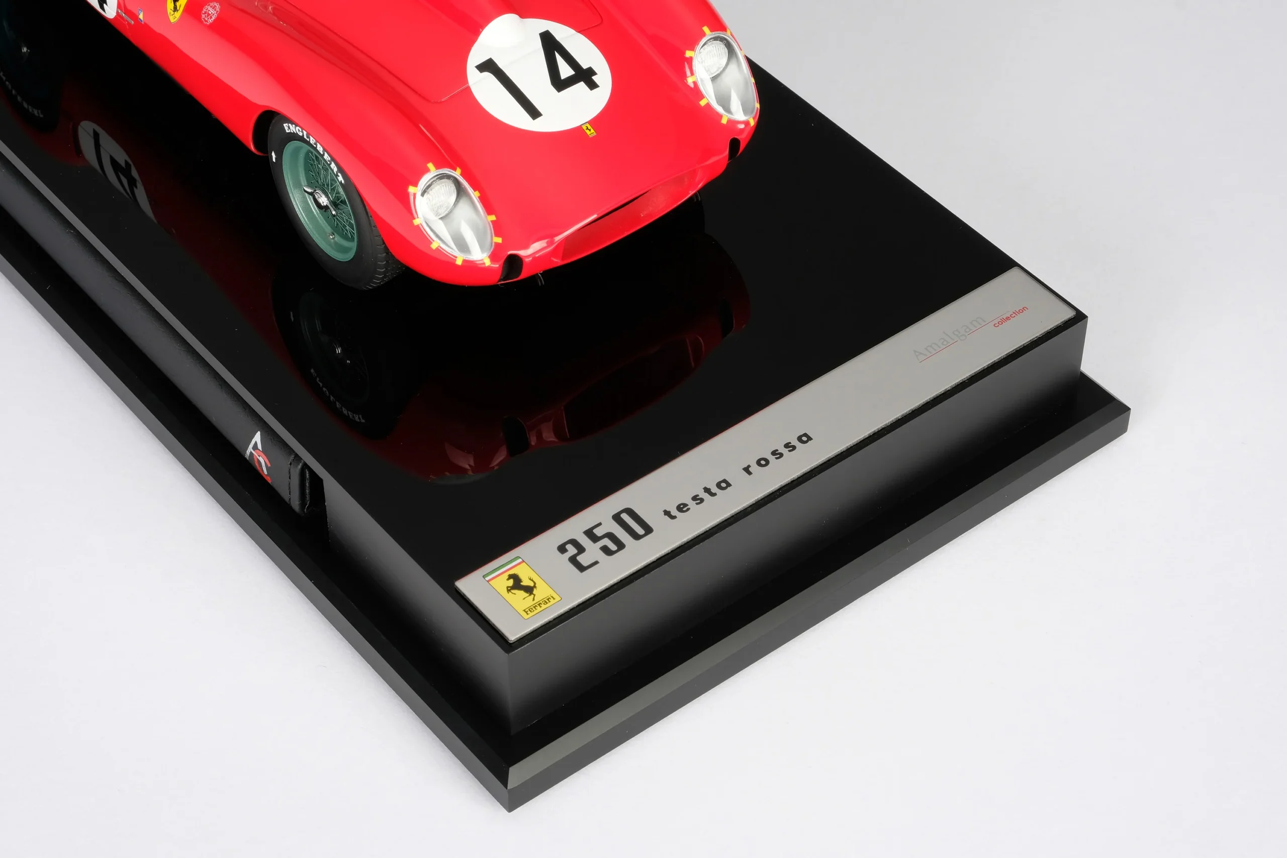 Amalgam Ferrari 250 TR - Le-Mans-Sieger 1958 1/18 – Bild 3