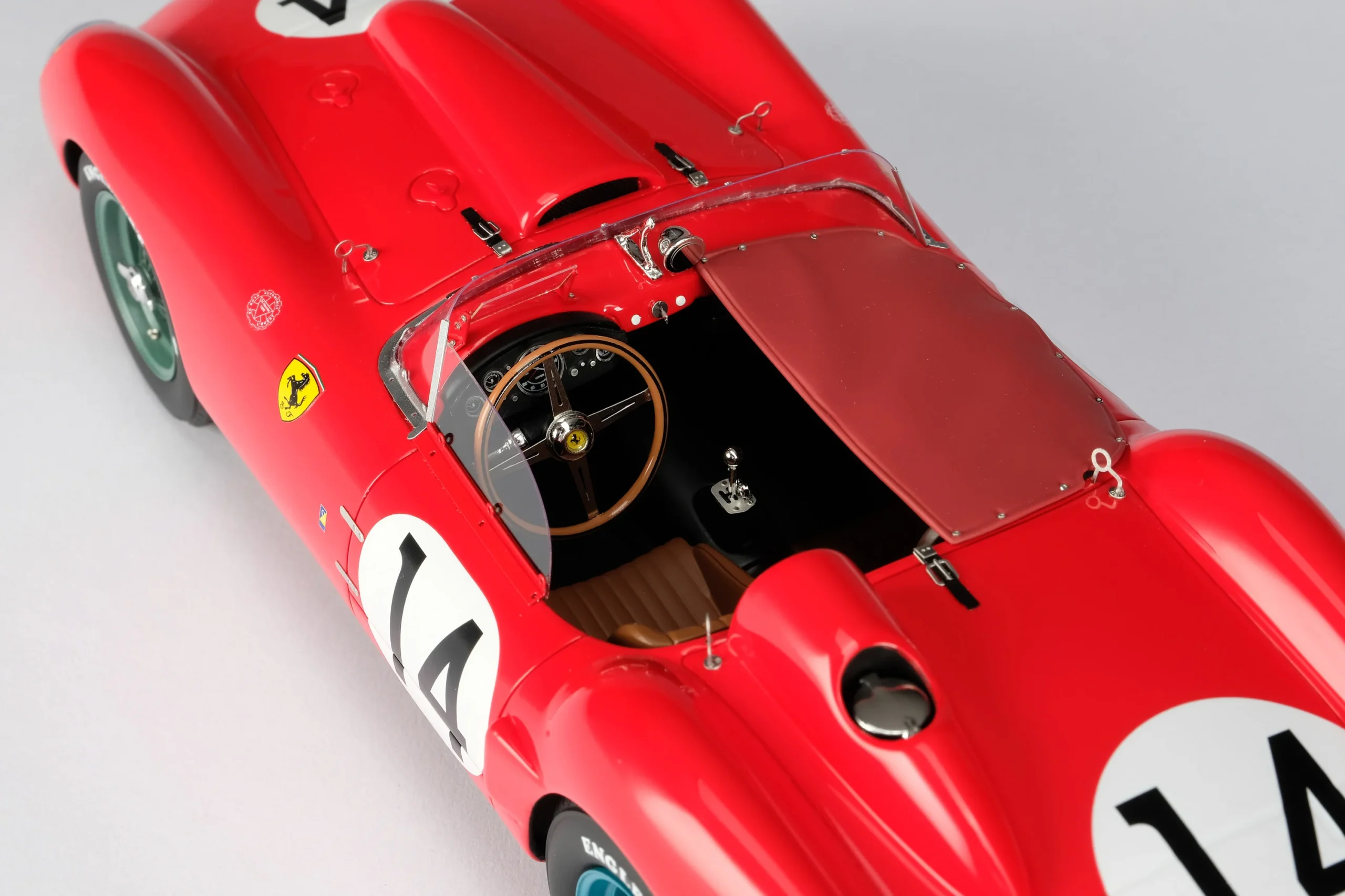 Amalgam Ferrari 250 TR - Le-Mans-Sieger 1958 1/18 – Bild 13