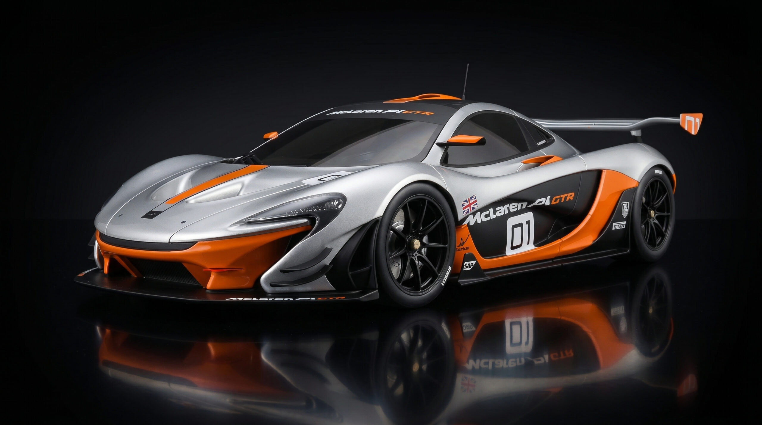 GT Spirit McLaren - P1 GTR Pebble Beach 2015 Grey Orange - 1/8