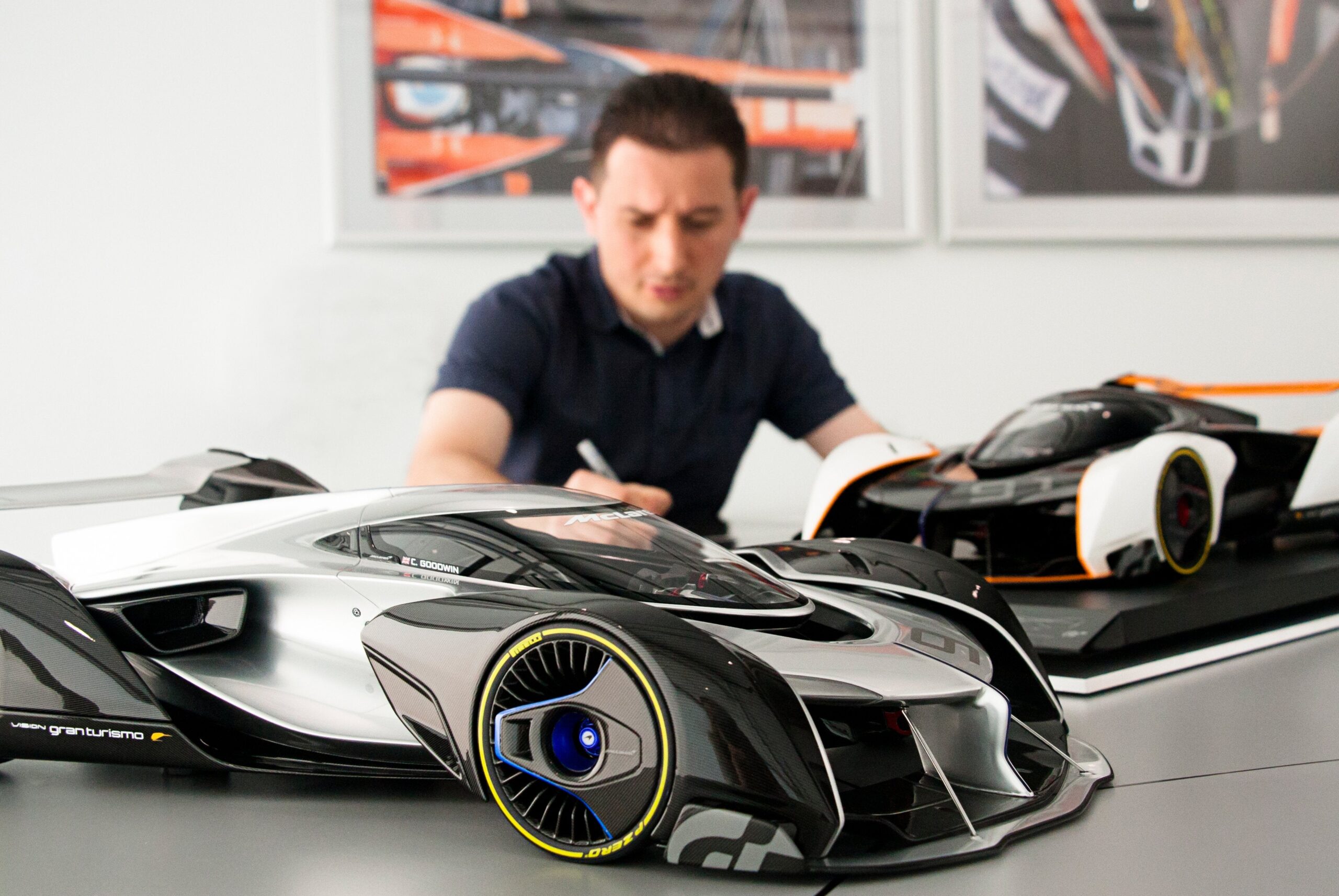 Amalgam McLaren Ultimate Vision Gran Turismo (2017) Signed Edition - Mehrfarbig | 1:8 - Image 8