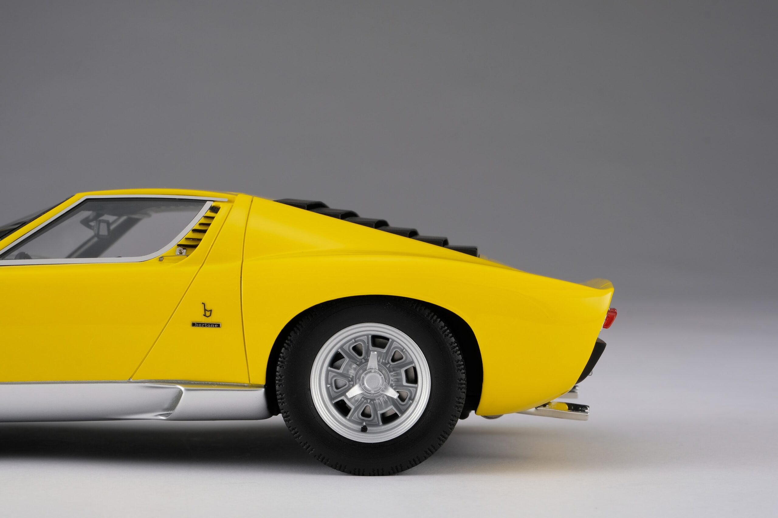Amalgam Lamborghini Miura P400 SV | 1:18 - 画像12