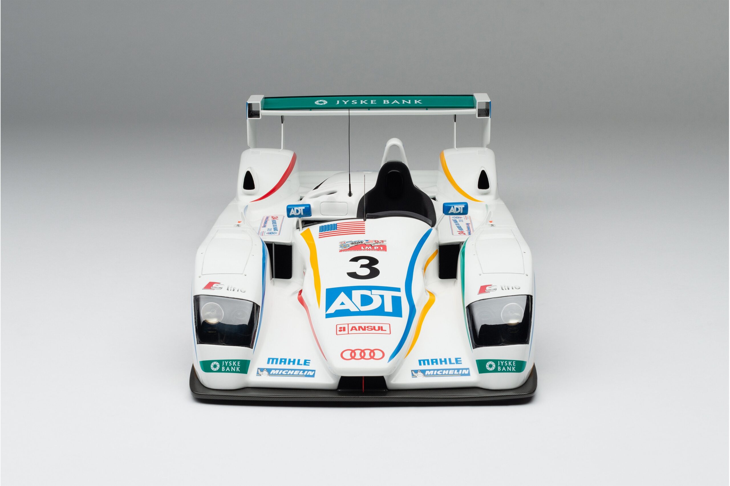 Amalgam Audi R8 2005 Le Mans Winner ADT Champion Racing No. 3 - Rot | 1:8 - 画像13