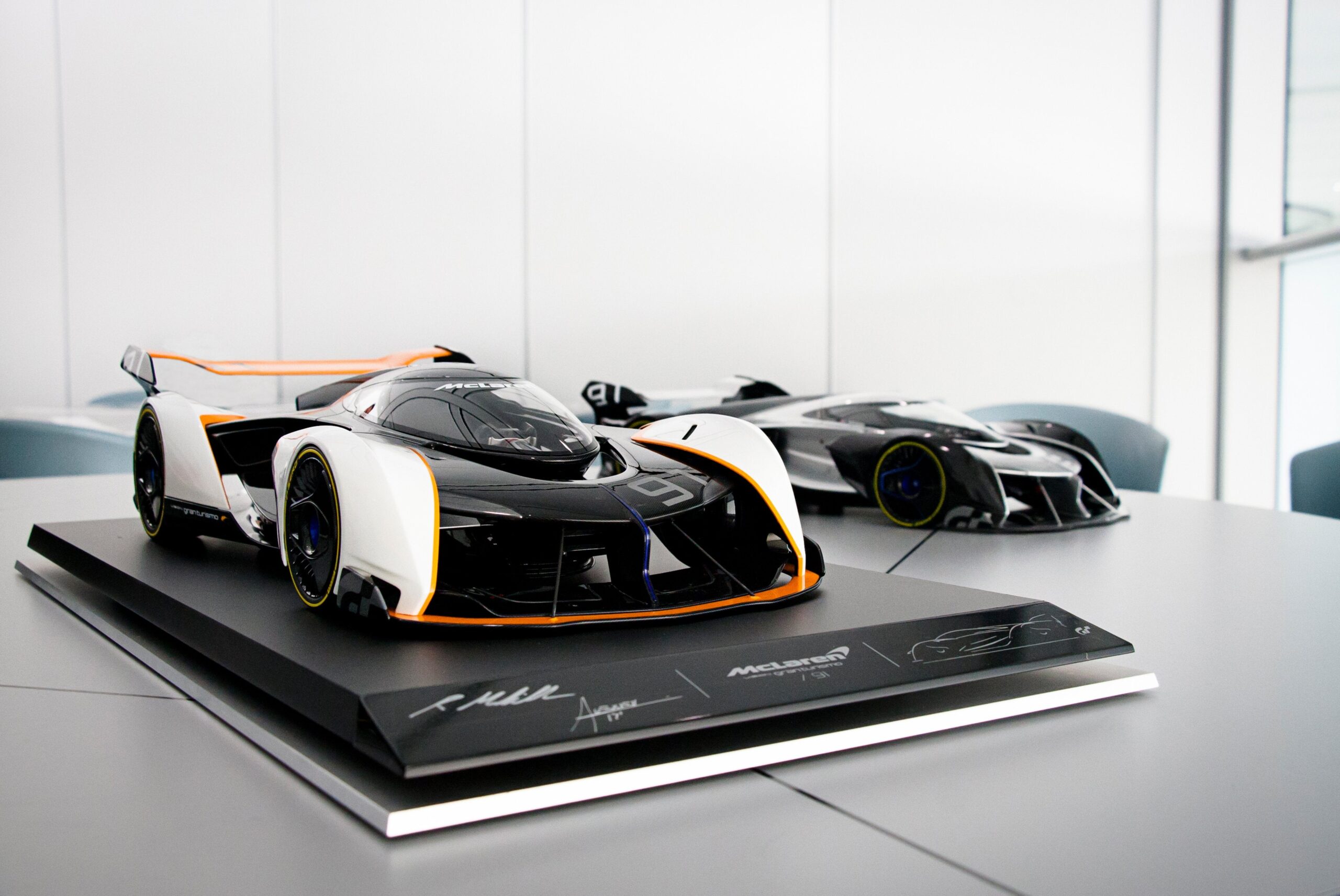 Amalgam McLaren Ultimate Vision Gran Turismo (2017) Signed Edition - Mehrfarbig | 1:8 - Image 7