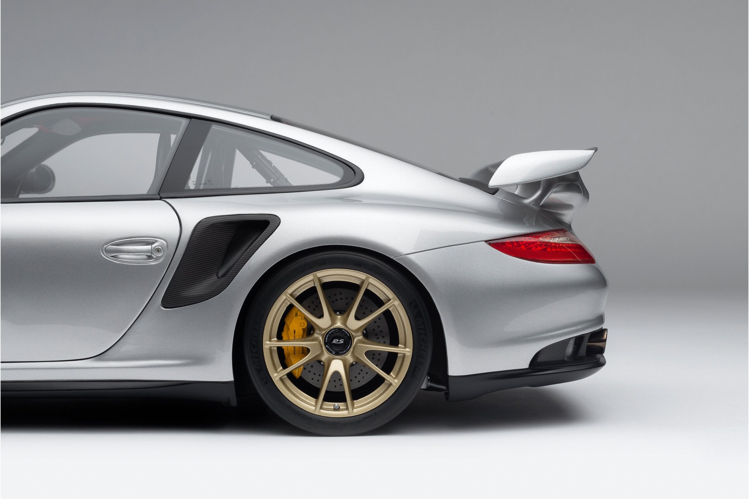 Amalgam Porsche 911 GT2 RS (2010) - Gelb | 1:8 – Bild 14