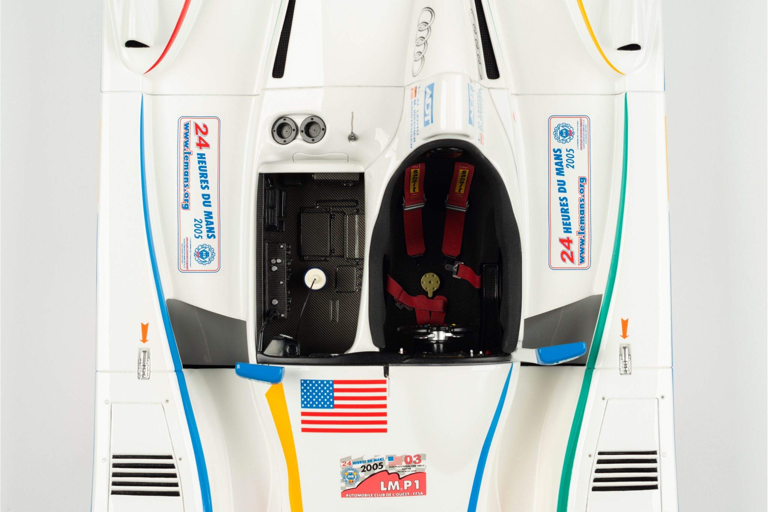 Amalgam Audi R8 2005 Le Mans Winner ADT Champion Racing No. 3 - Rot | 1:8 - 画像14