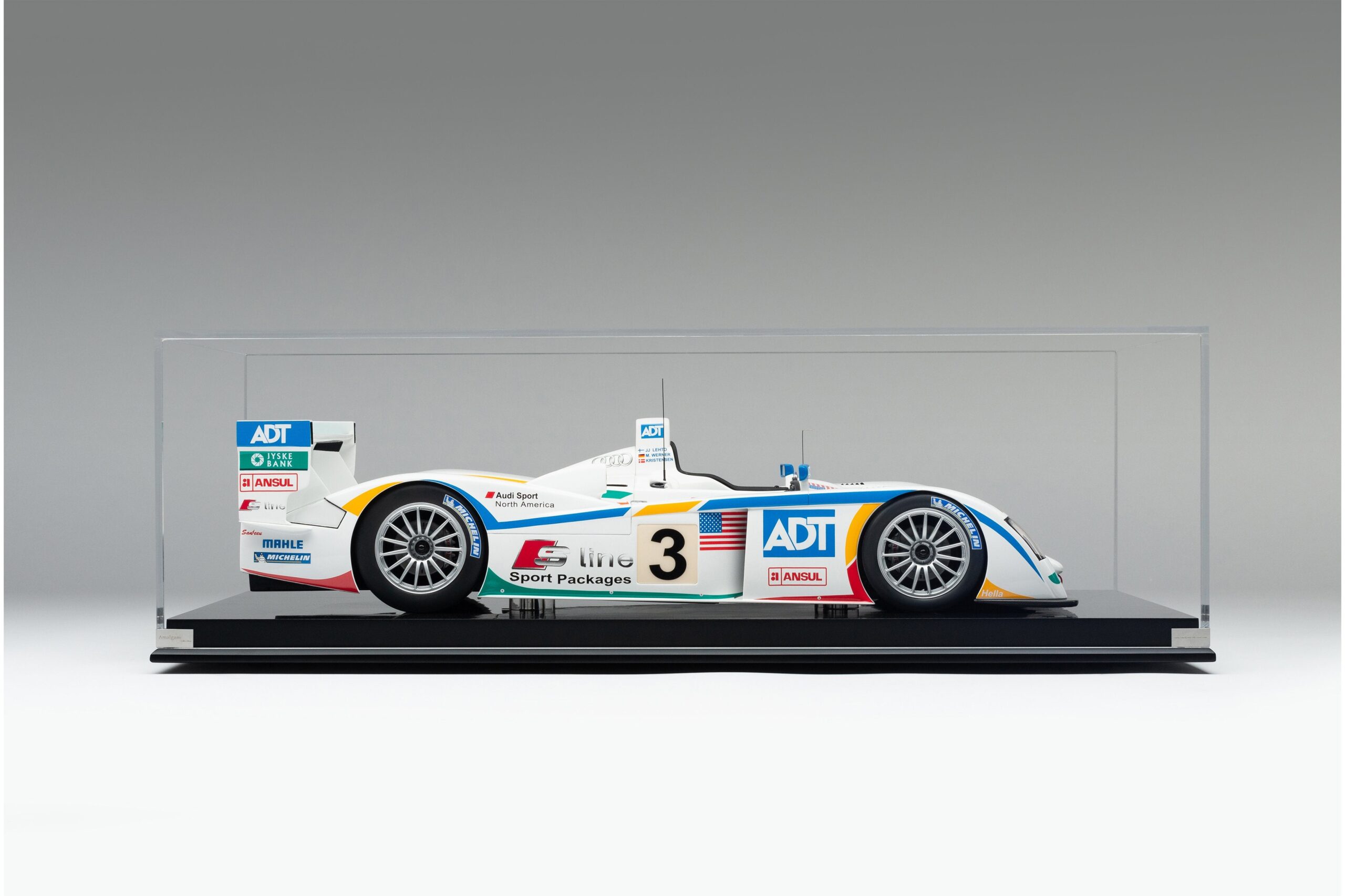 Amalgam Audi R8 2005 Le Mans Winner ADT Champion Racing No. 3 - Rot | 1:8 - 画像15