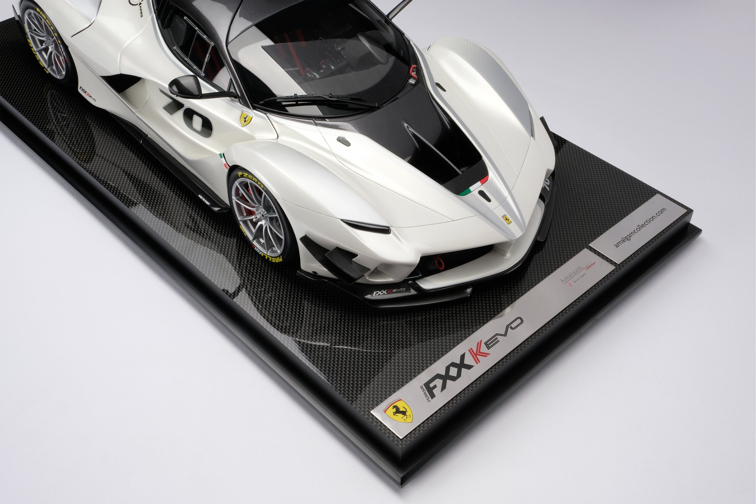 Amalgam Ferrari FXX K Evo (2017) - Weiß | 1:8 - 画像18