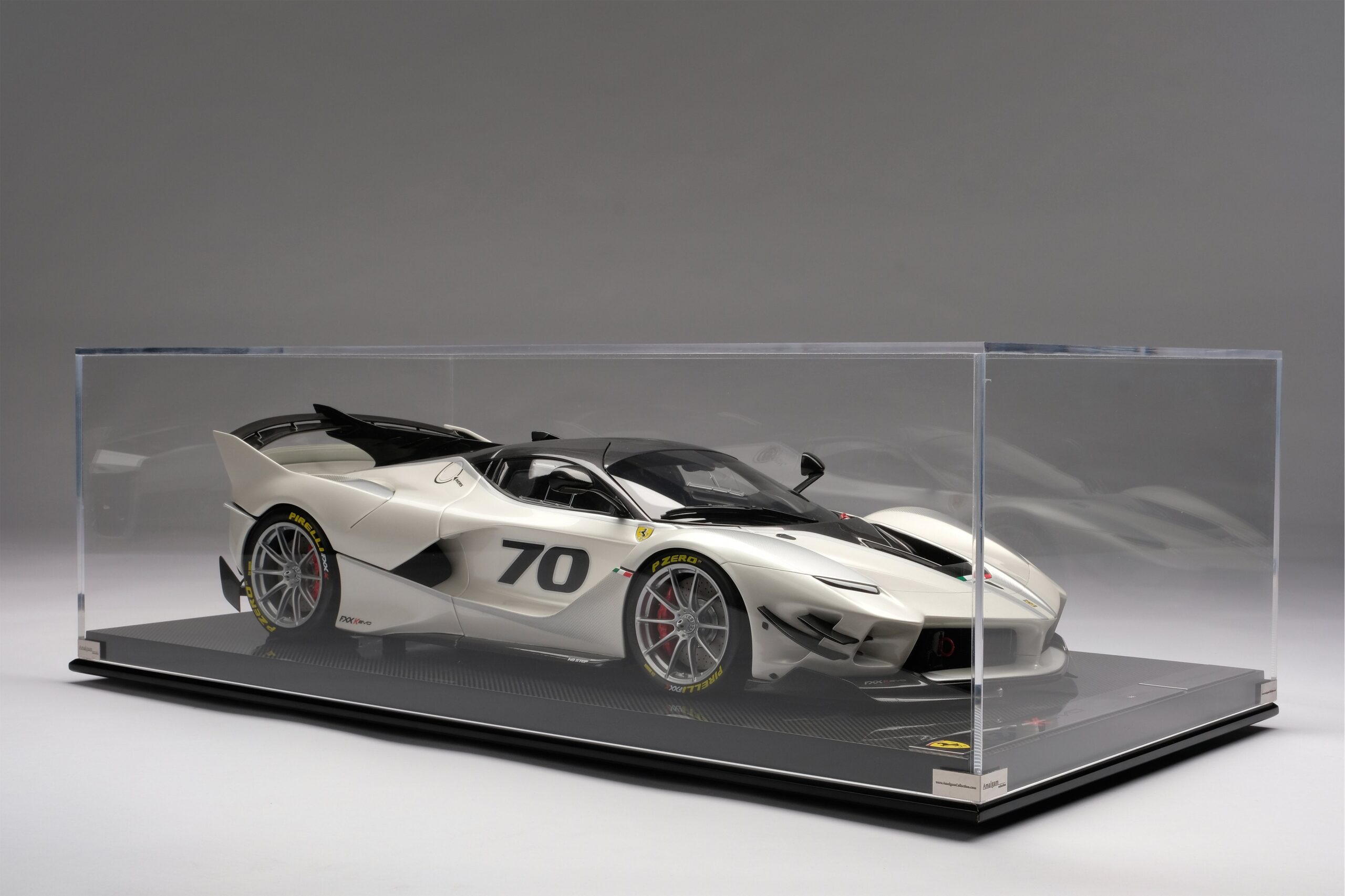Amalgam Ferrari FXX K Evo (2017) - Weiß | 1:8 - 画像19