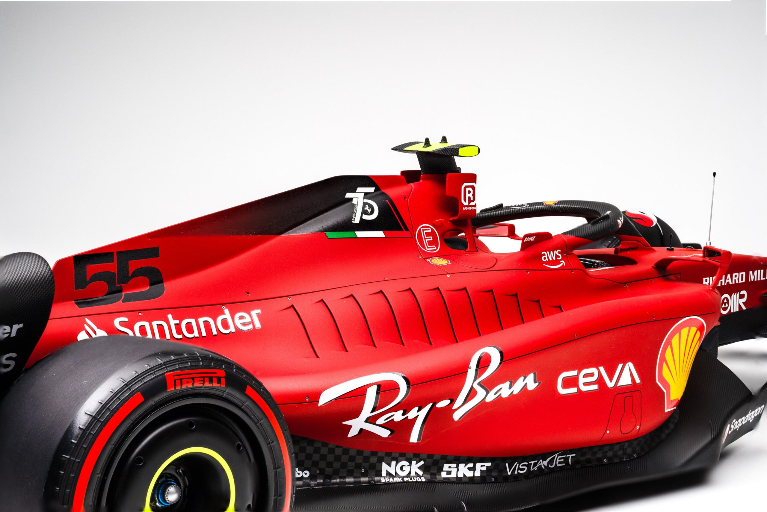Amalgam Ferrari F1-75 2022 Bahrain Grand Prix - Dunkelrot | 1:8 - 画像8
