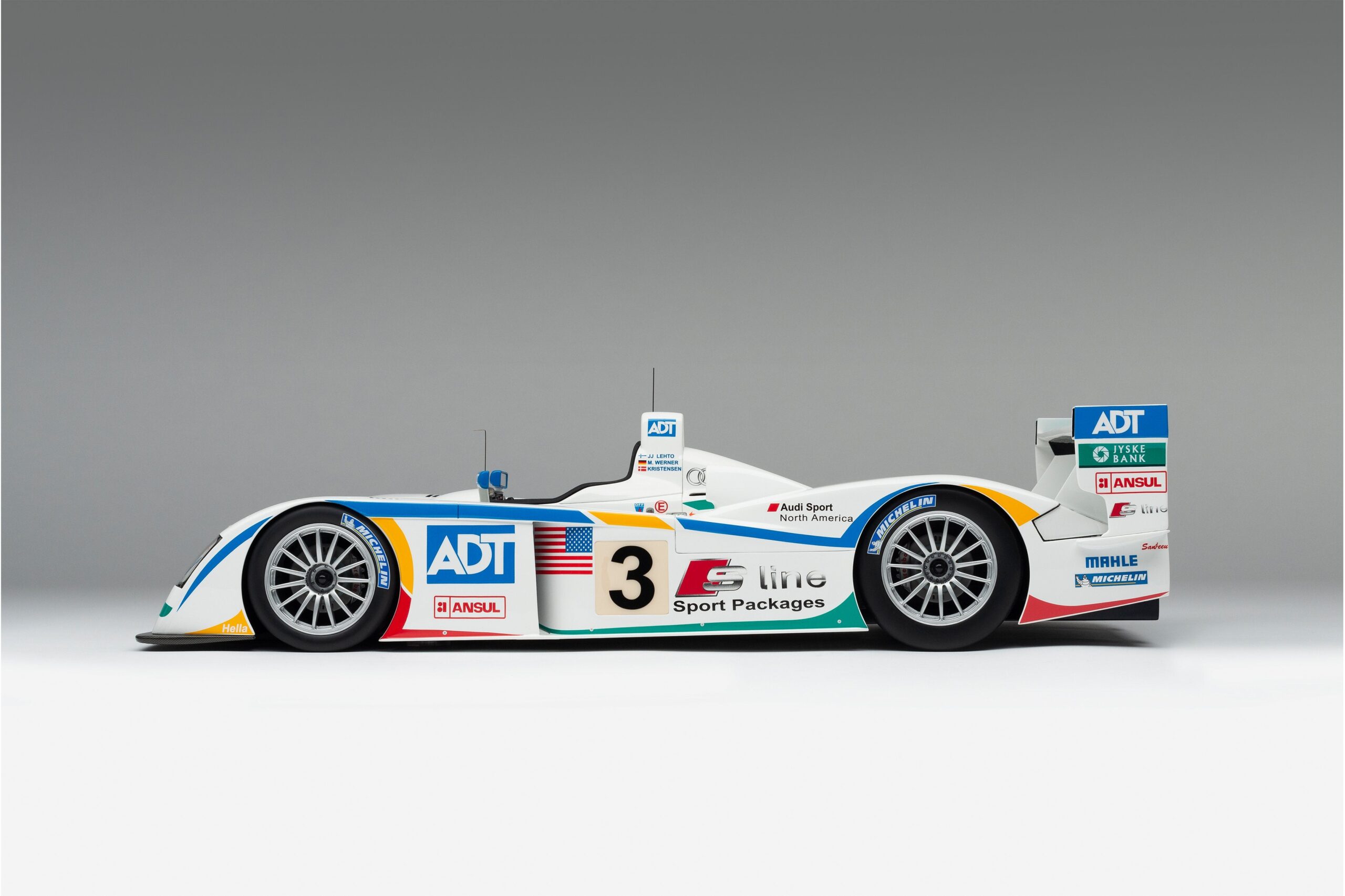 Amalgam Audi R8 2005 Le Mans Winner ADT Champion Racing No. 3 - Rot | 1:8 - 画像6