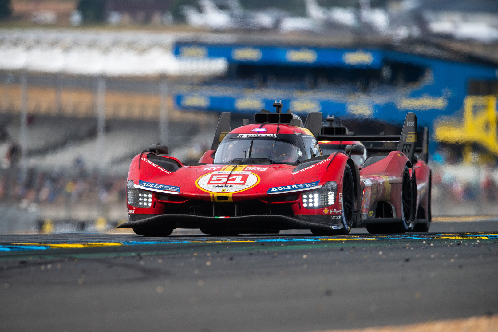 Amalgam Ferrari 499P 2023 Le Mans Winner (#51) Race Weathered - Rot | 1:8 - 画像22