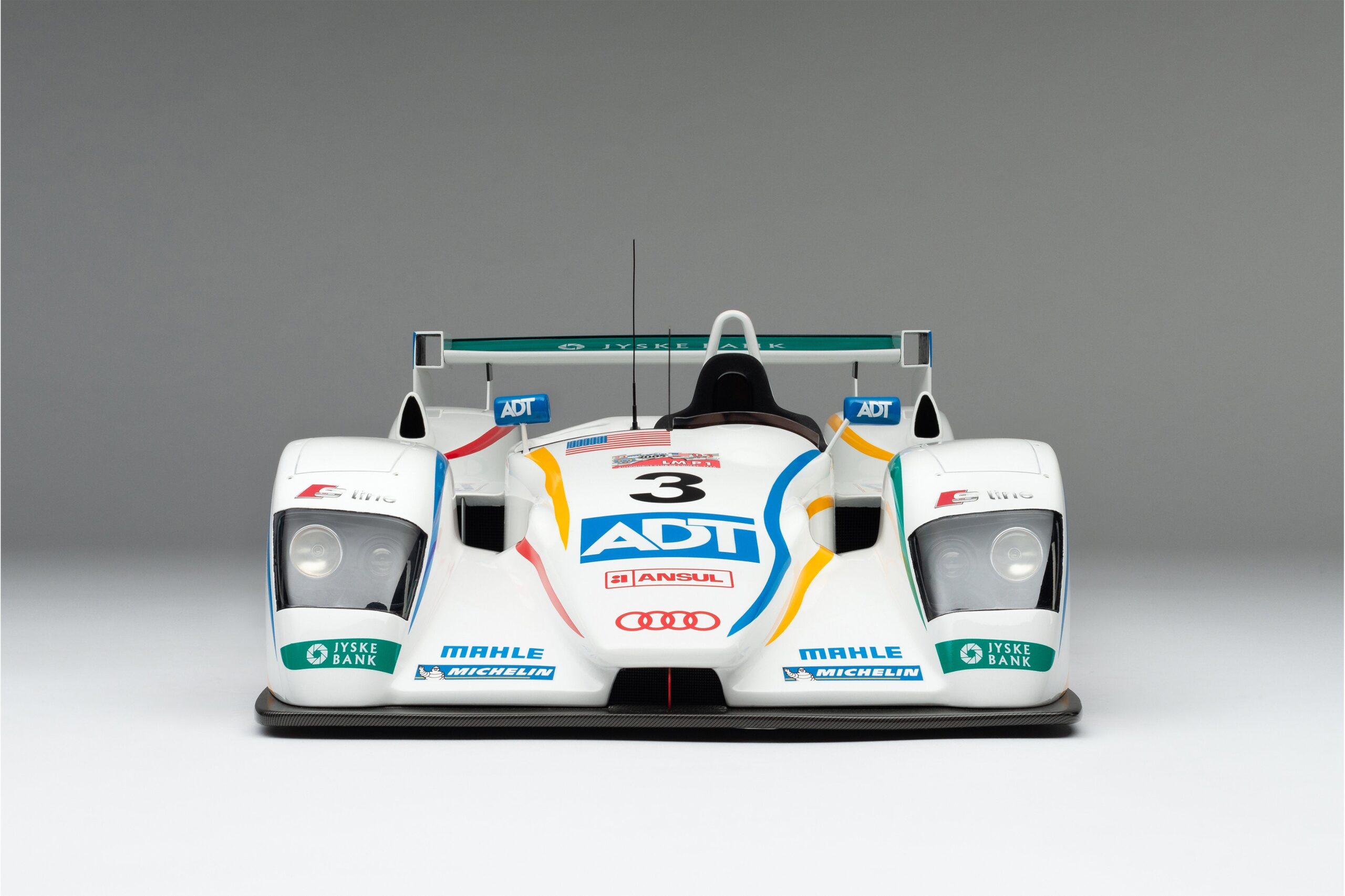 Amalgam Audi R8 2005 Le Mans Winner ADT Champion Racing No. 3 - Rot | 1:8 - 画像7