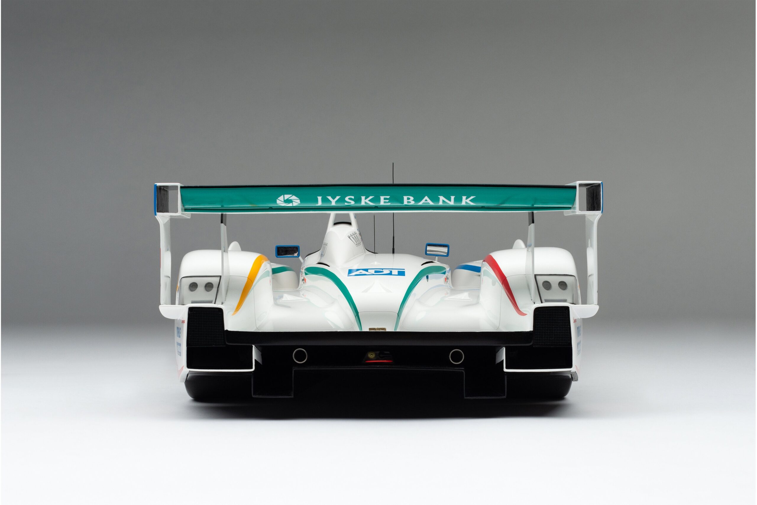 Amalgam Audi R8 2005 Le Mans Winner ADT Champion Racing No. 3 - Rot | 1:8 - 画像8