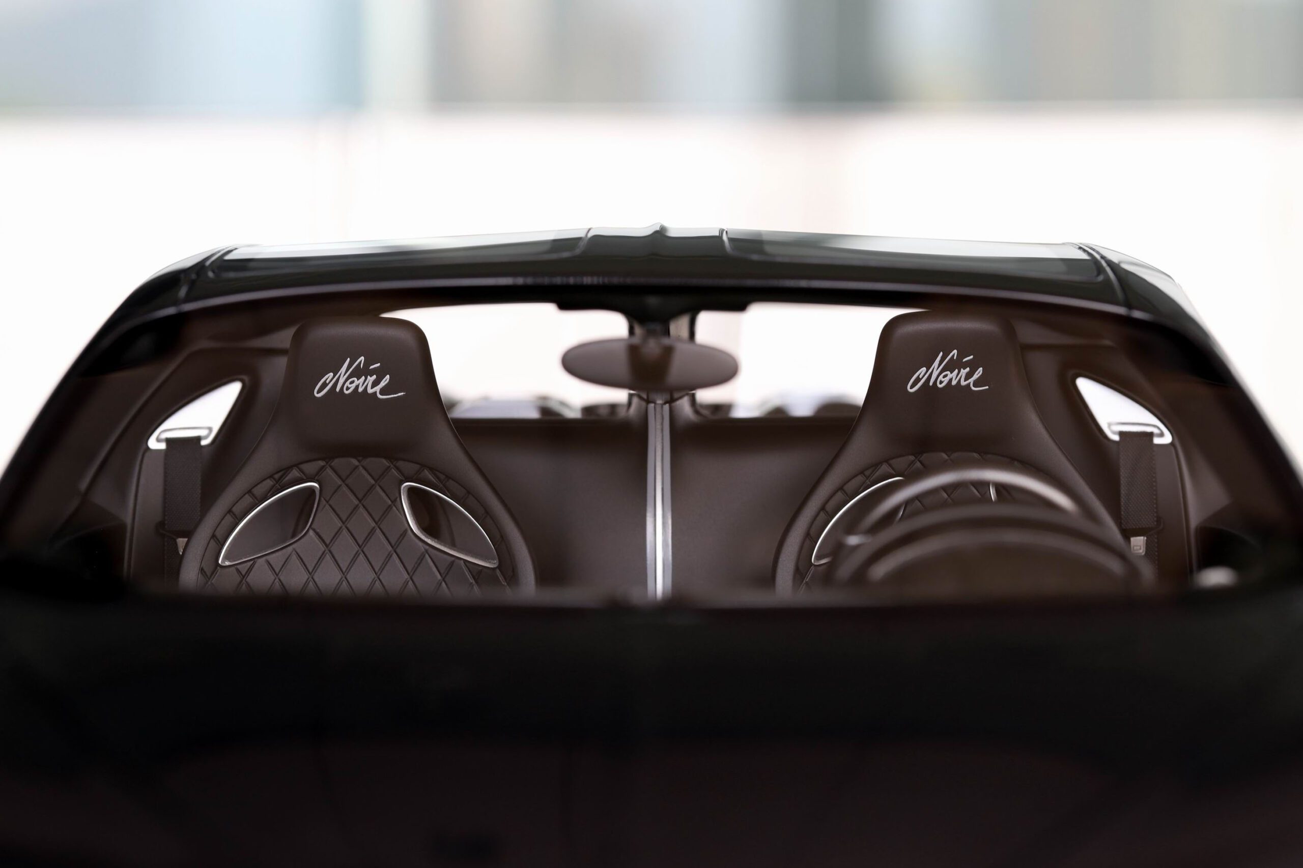 MR Collection Bugatti Chiron Sport Noire Elegance | 1:8 - Image 13