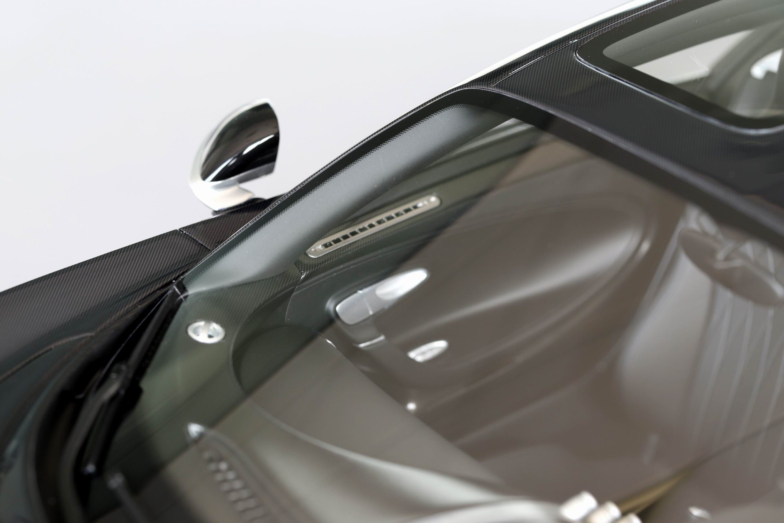 MR Collection Bugatti Chiron Sport Noire Elegance | 1:8 - Image 6