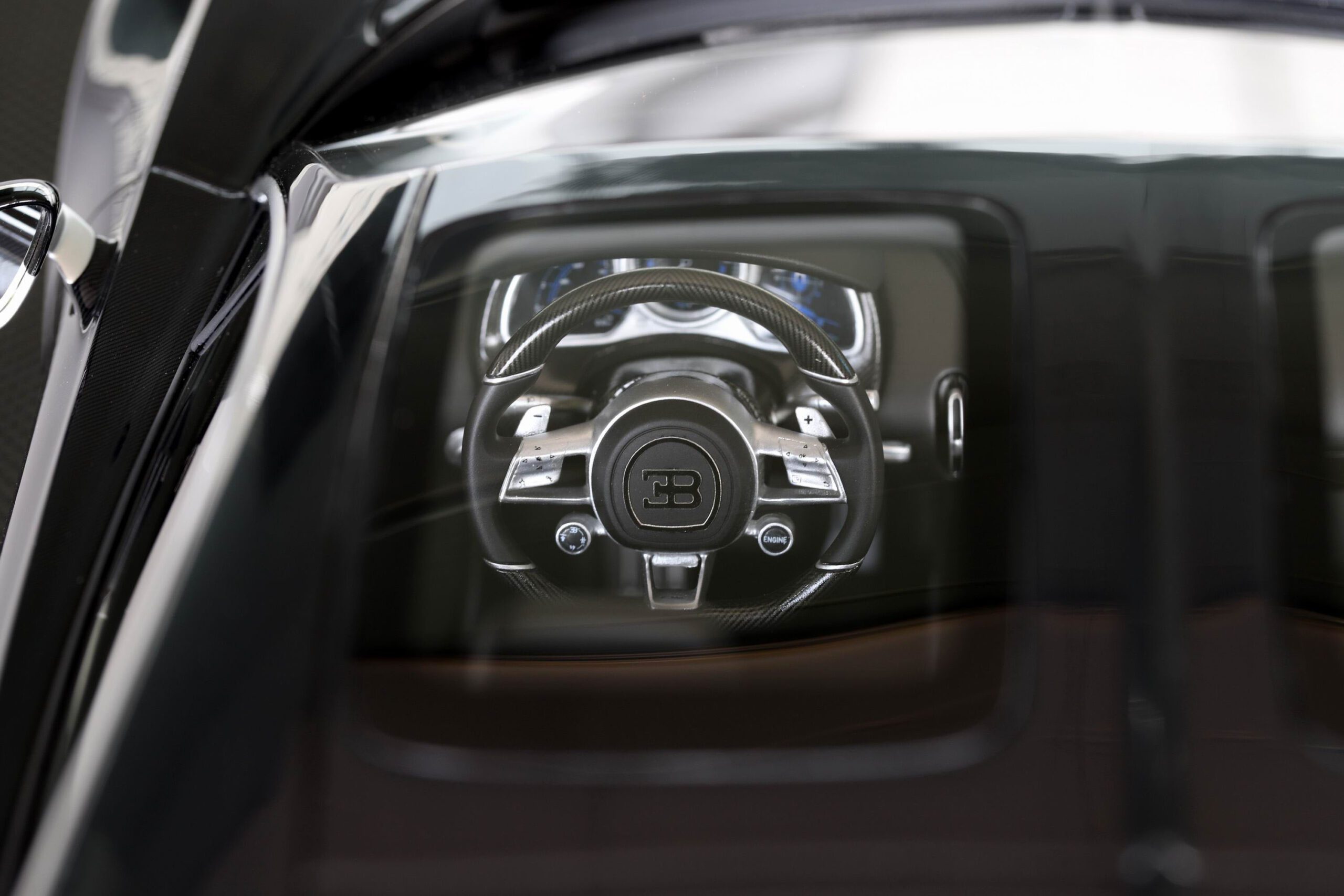 MR Collection Bugatti Chiron Sport Noire Elegance | 1:8 - Image 9