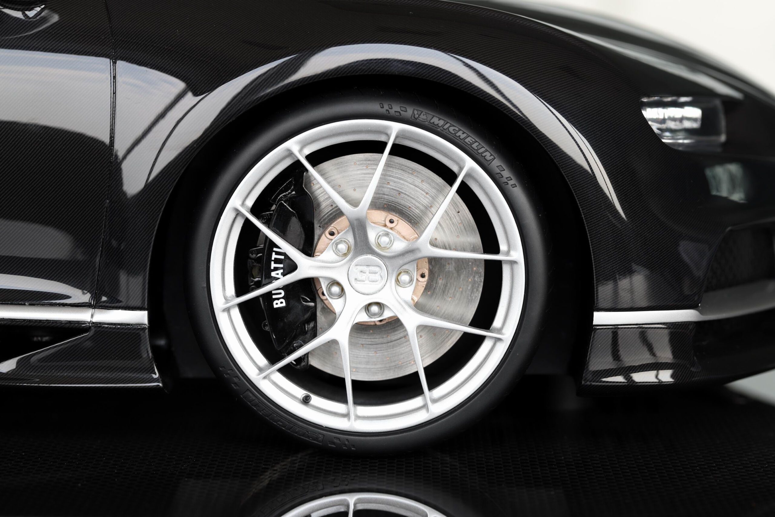 MR Collection Bugatti Chiron Sport Noire Elegance | 1:8 - Image 11