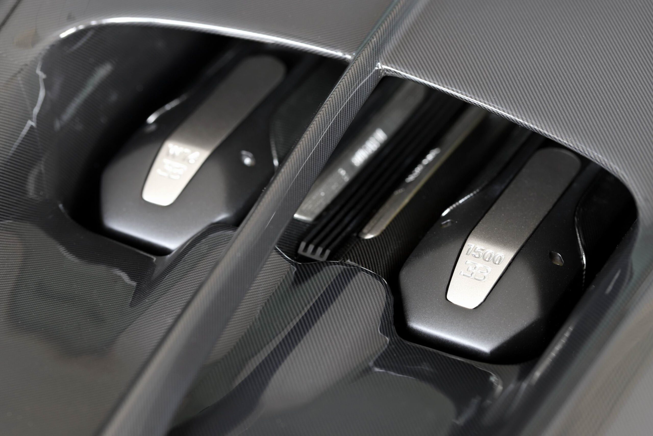 MR Collection Bugatti Chiron Sport Noire Elegance | 1:8 - Image 12