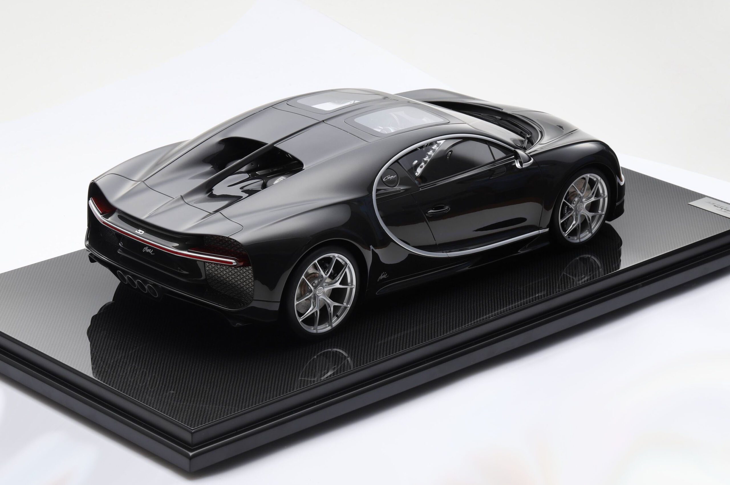 MR Collection Bugatti Chiron Sport Noire Elegance | 1:8 - Image 2