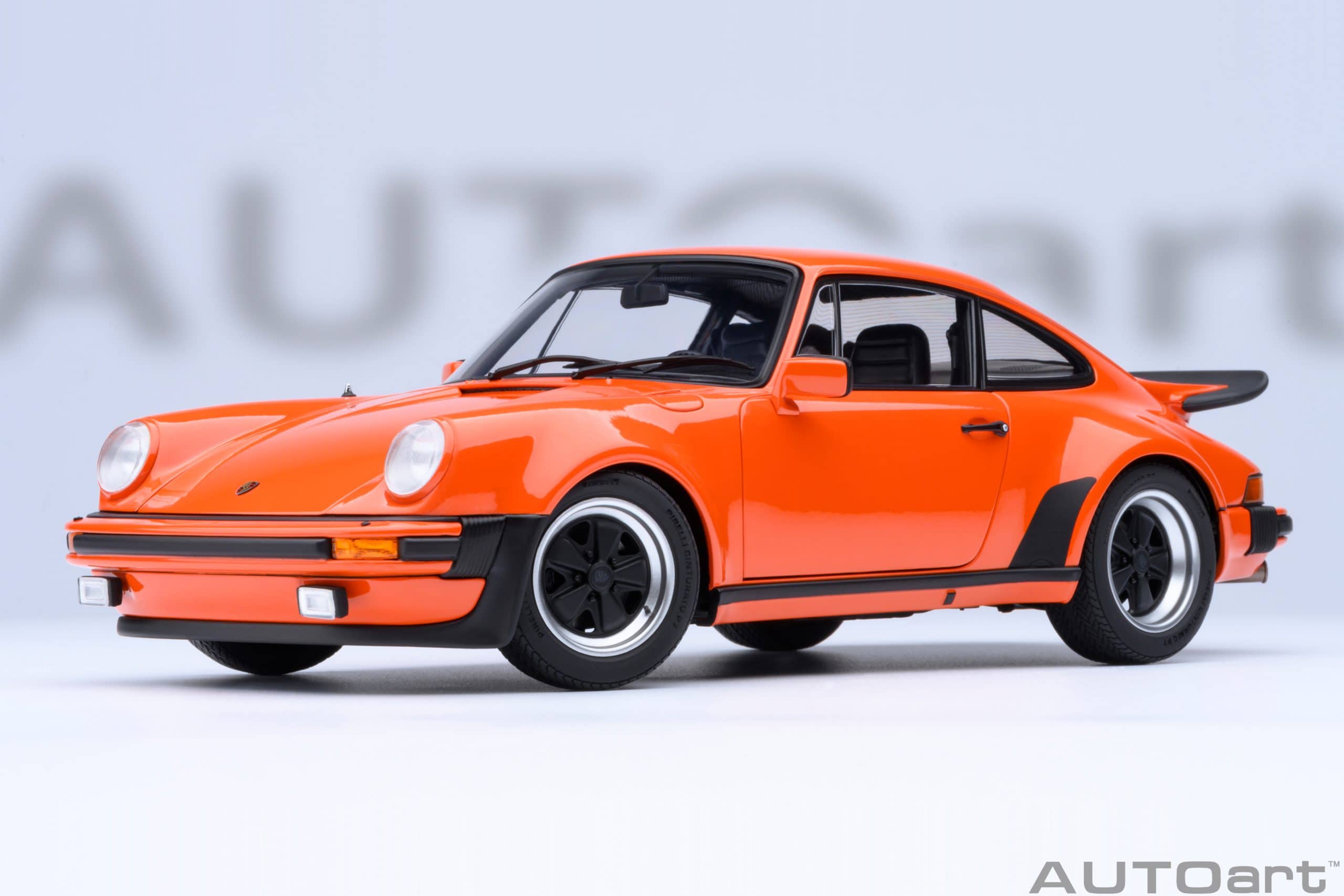 AUTOart Porsche 911 (930) Turbo 3.0 1:18 - Continental Orange