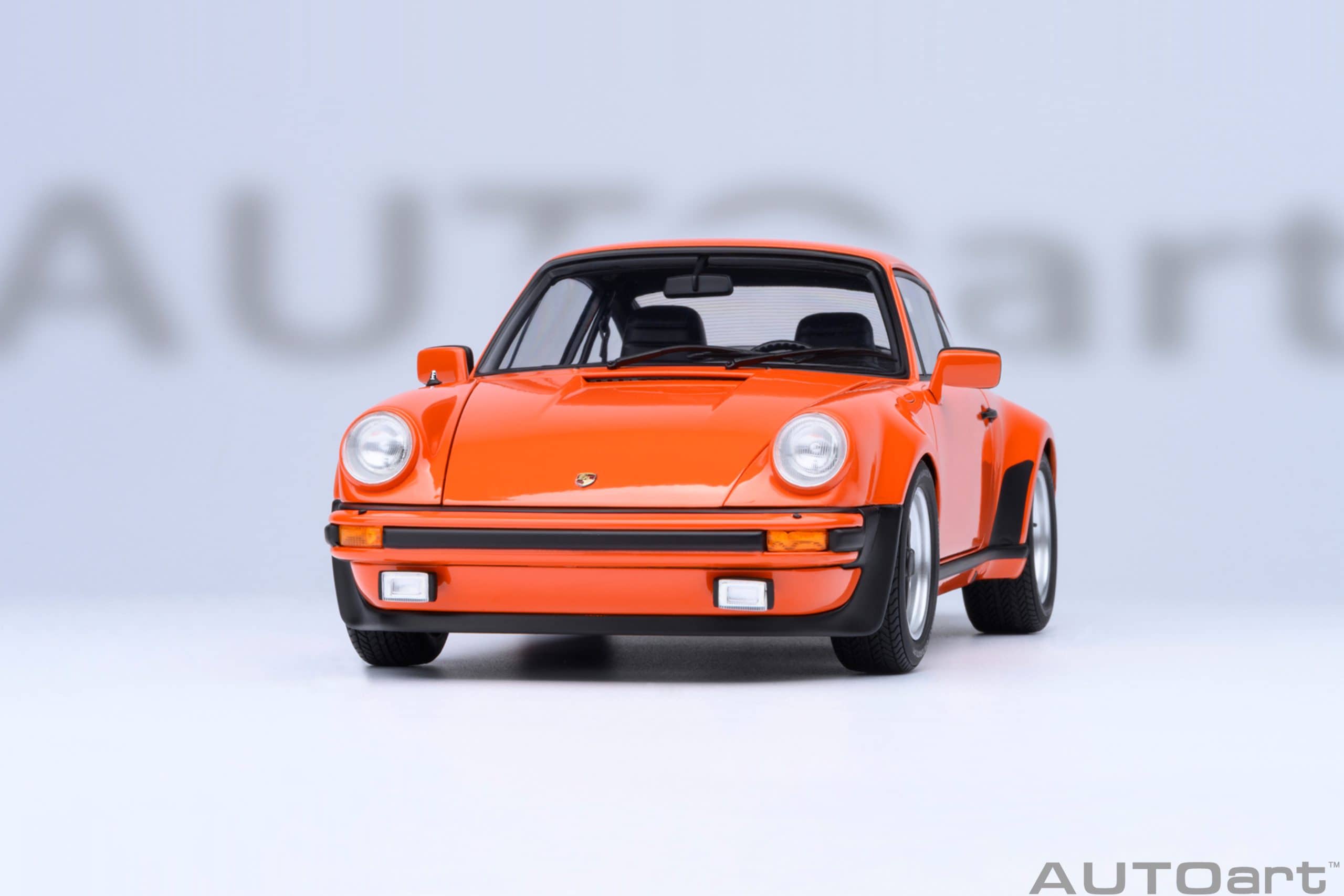 AUTOart Porsche 911 (930) Turbo 3.0 1:18 - Continental Orange – Bild 19