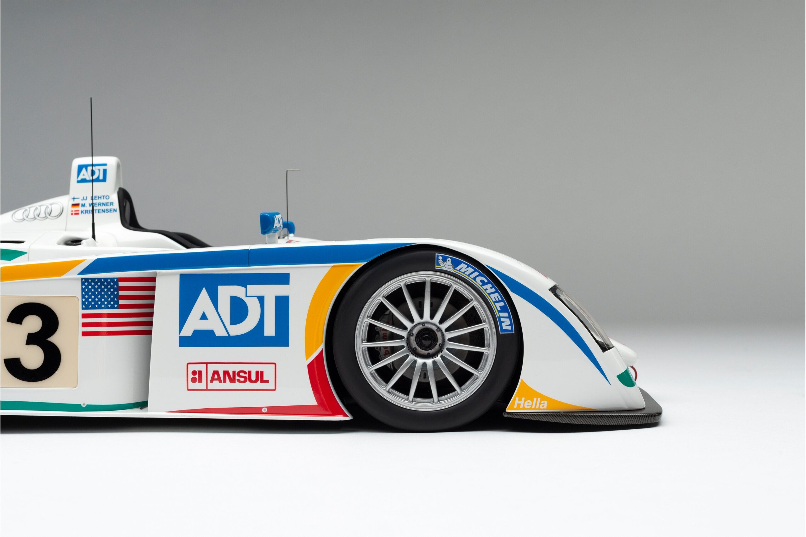 Amalgam Audi R8 2005 Le Mans Winner ADT Champion Racing No. 3 - Rot | 1:8 - 画像10