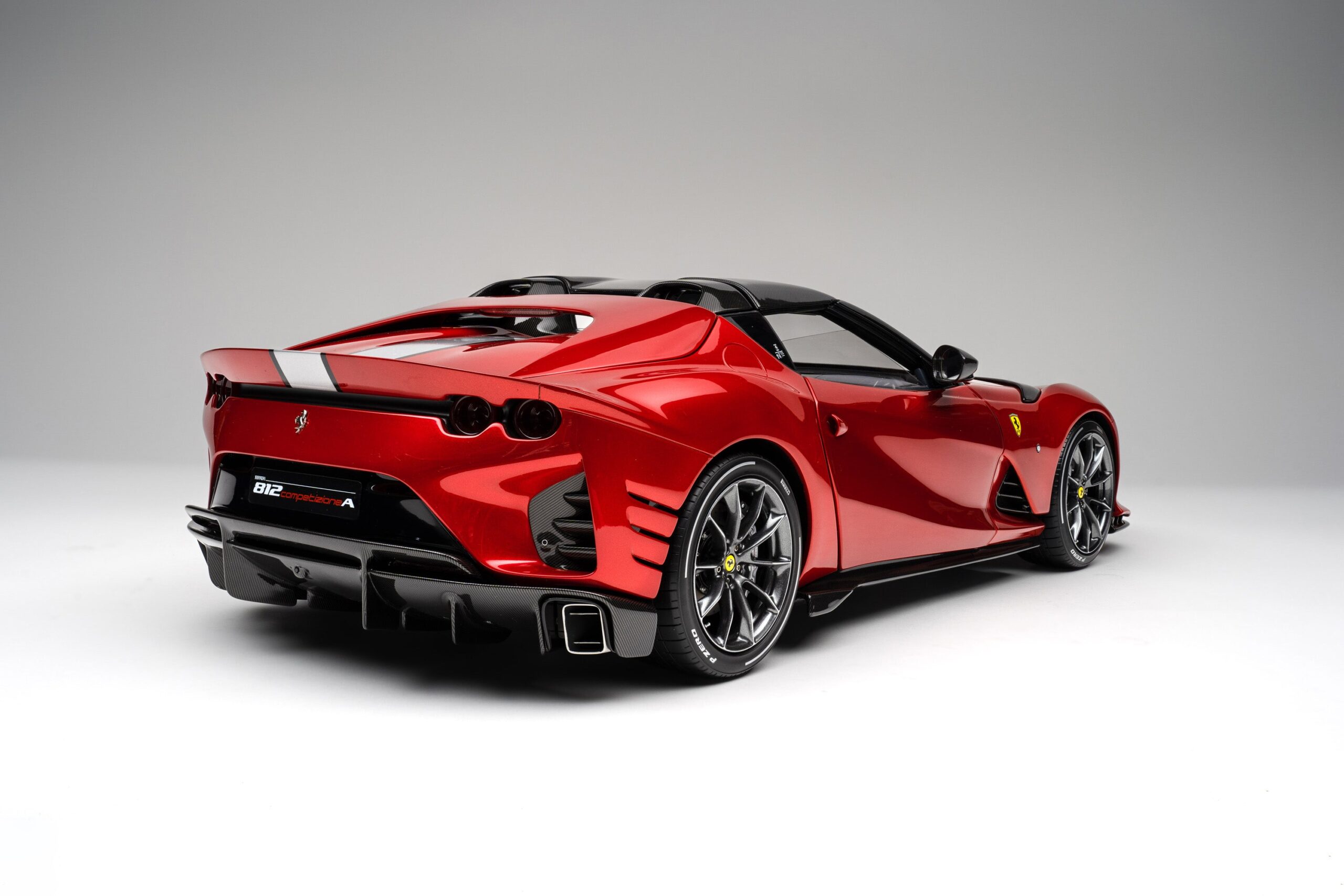 Amalgam Ferrari 812 Competizione A (2021) - Rot | 1:8 - 画像17