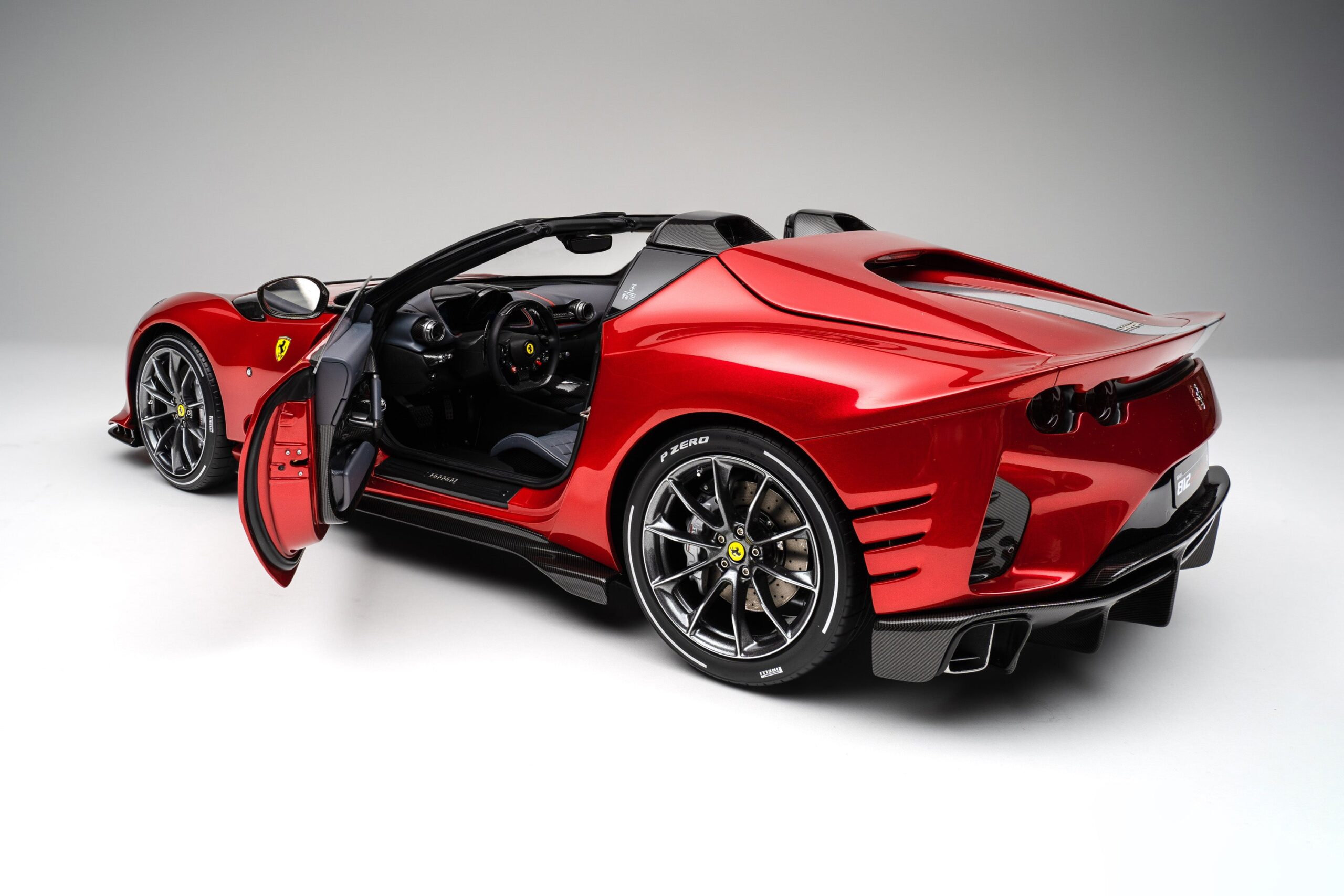 Amalgam Ferrari 812 Competizione A (2021) - Rot | 1:8 - 画像7