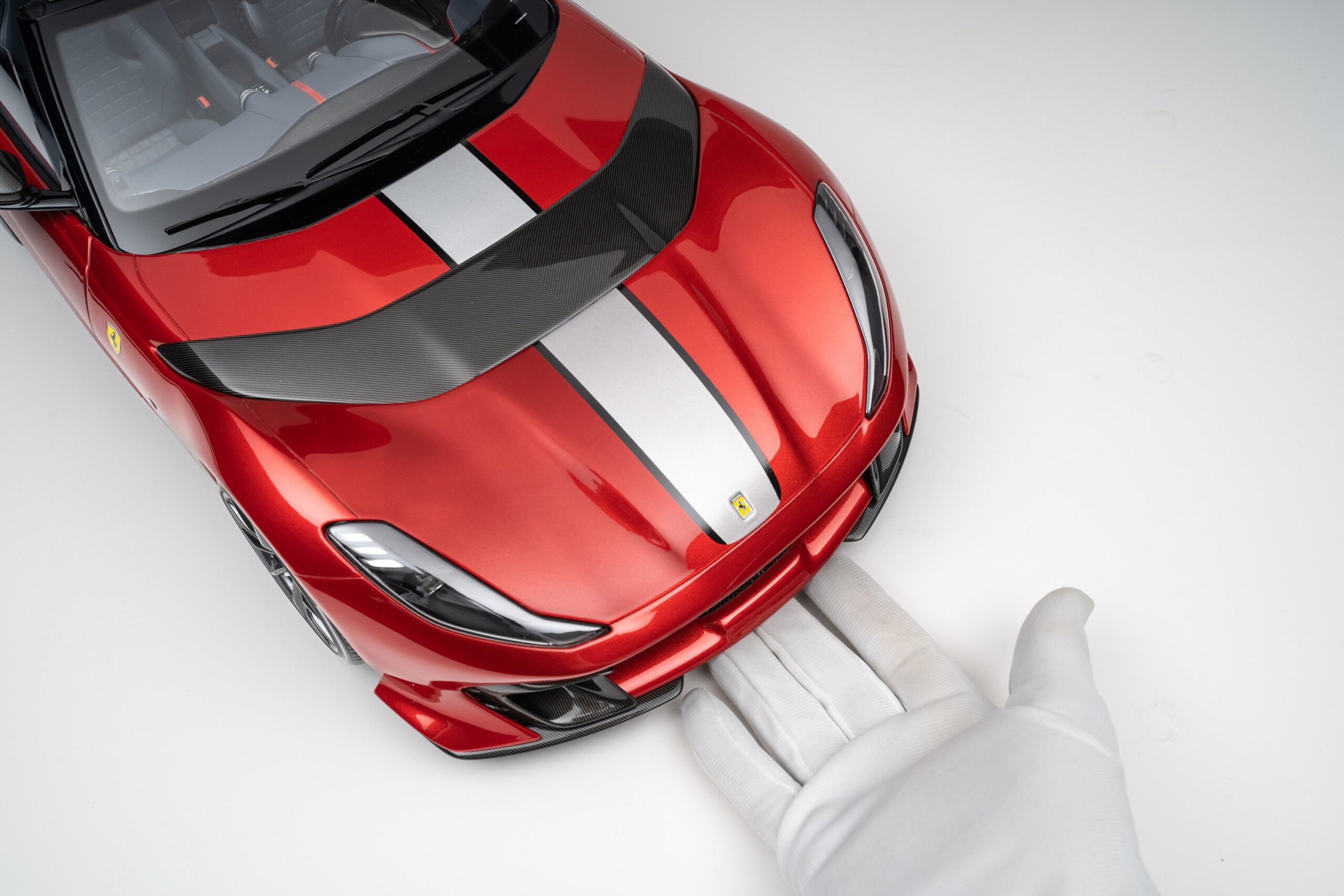 Amalgam Ferrari 812 Competizione A (2021) - Rot | 1:8 - 画像4