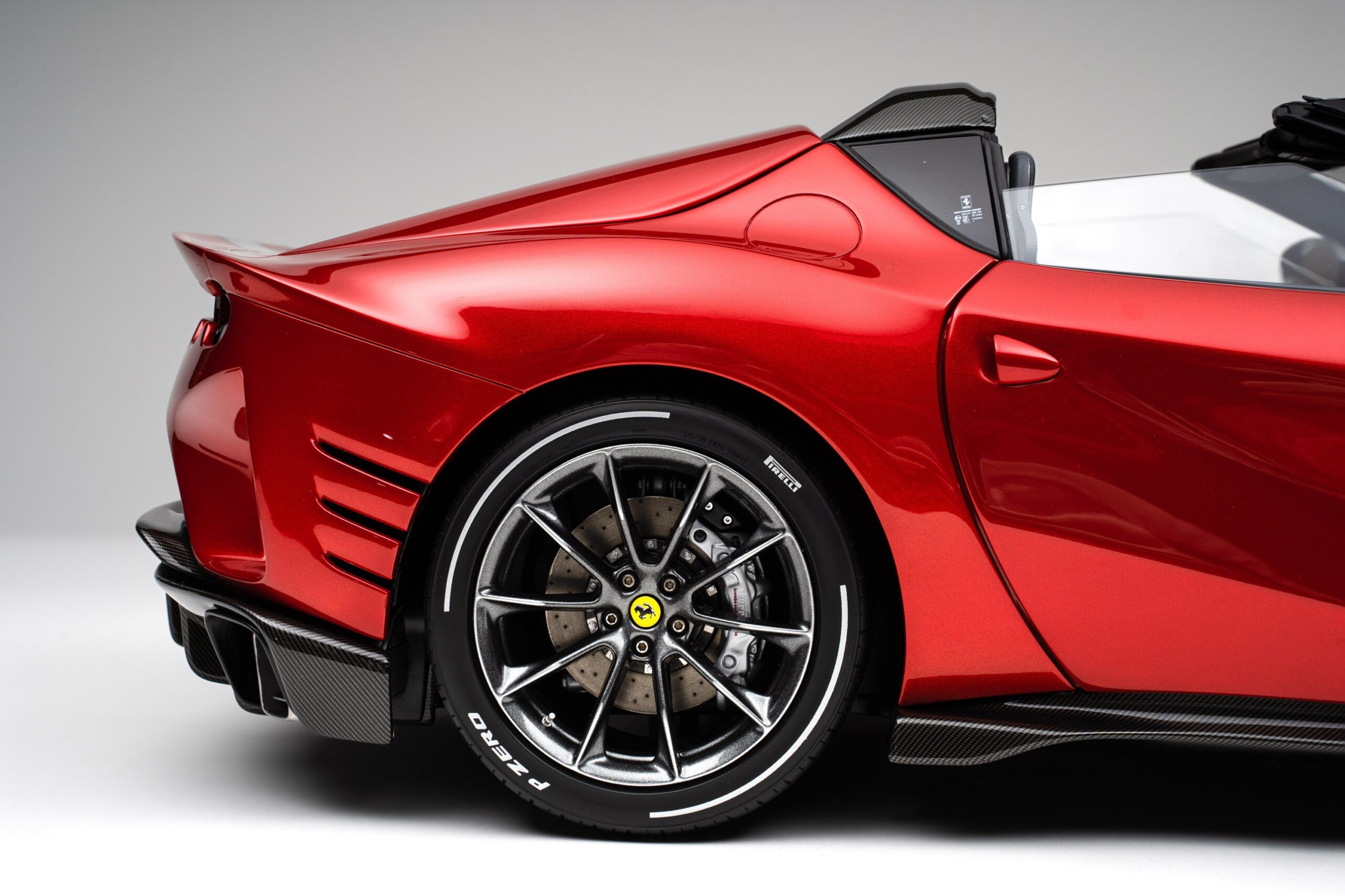 Amalgam Ferrari 812 Competizione A (2021) - Rot | 1:8 - 画像21