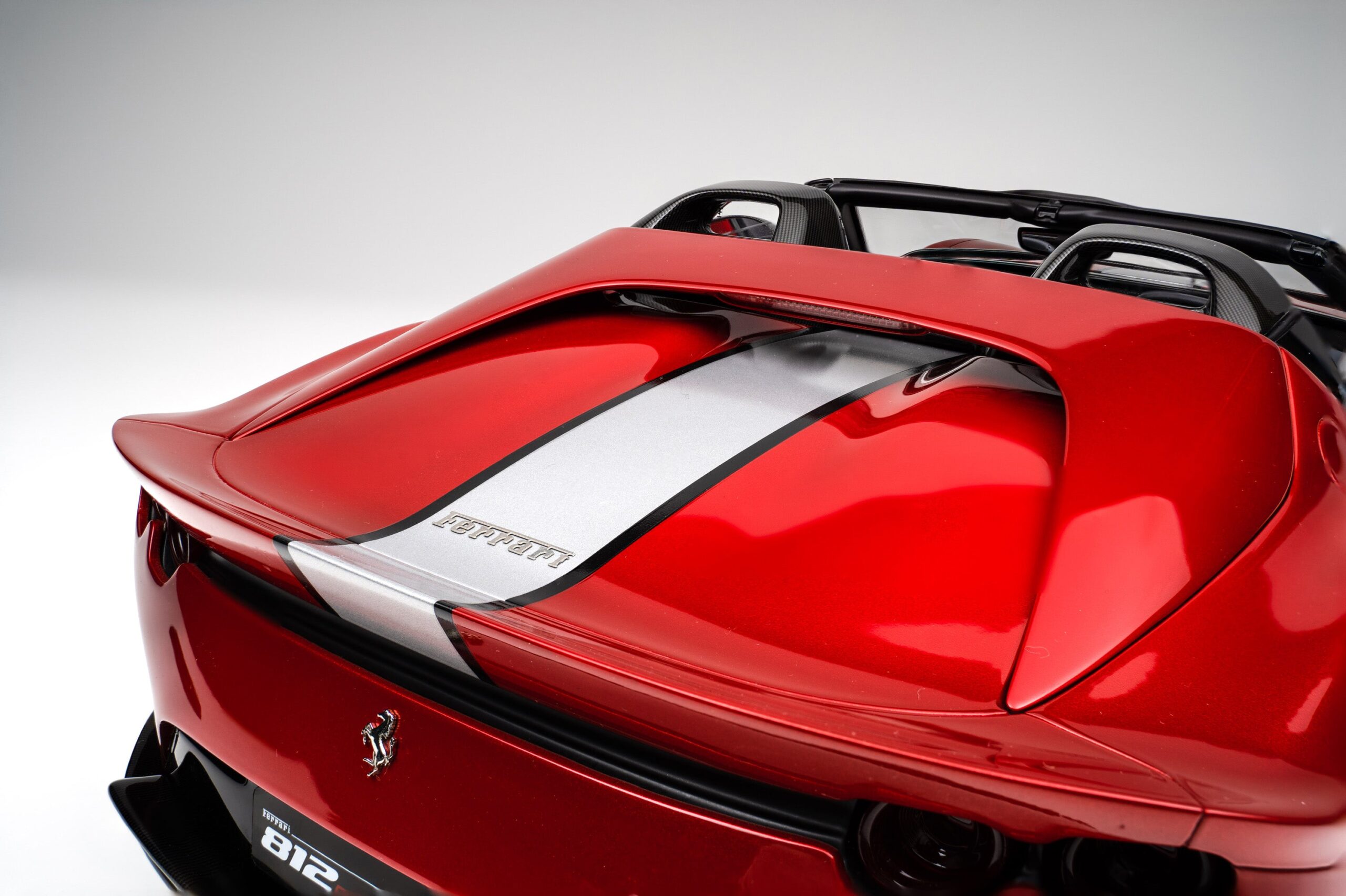 Amalgam Ferrari 812 Competizione A (2021) - Rot | 1:8 - 画像14
